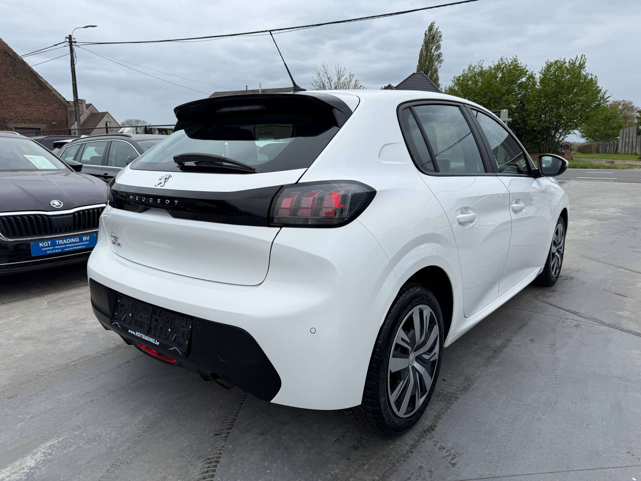 836cb1f5-85c0-423d-b2de-67b6da61c0d75-peugeot-208-1-2i-full-led-camera-navigatie-carplay-pdc-airco.jpg