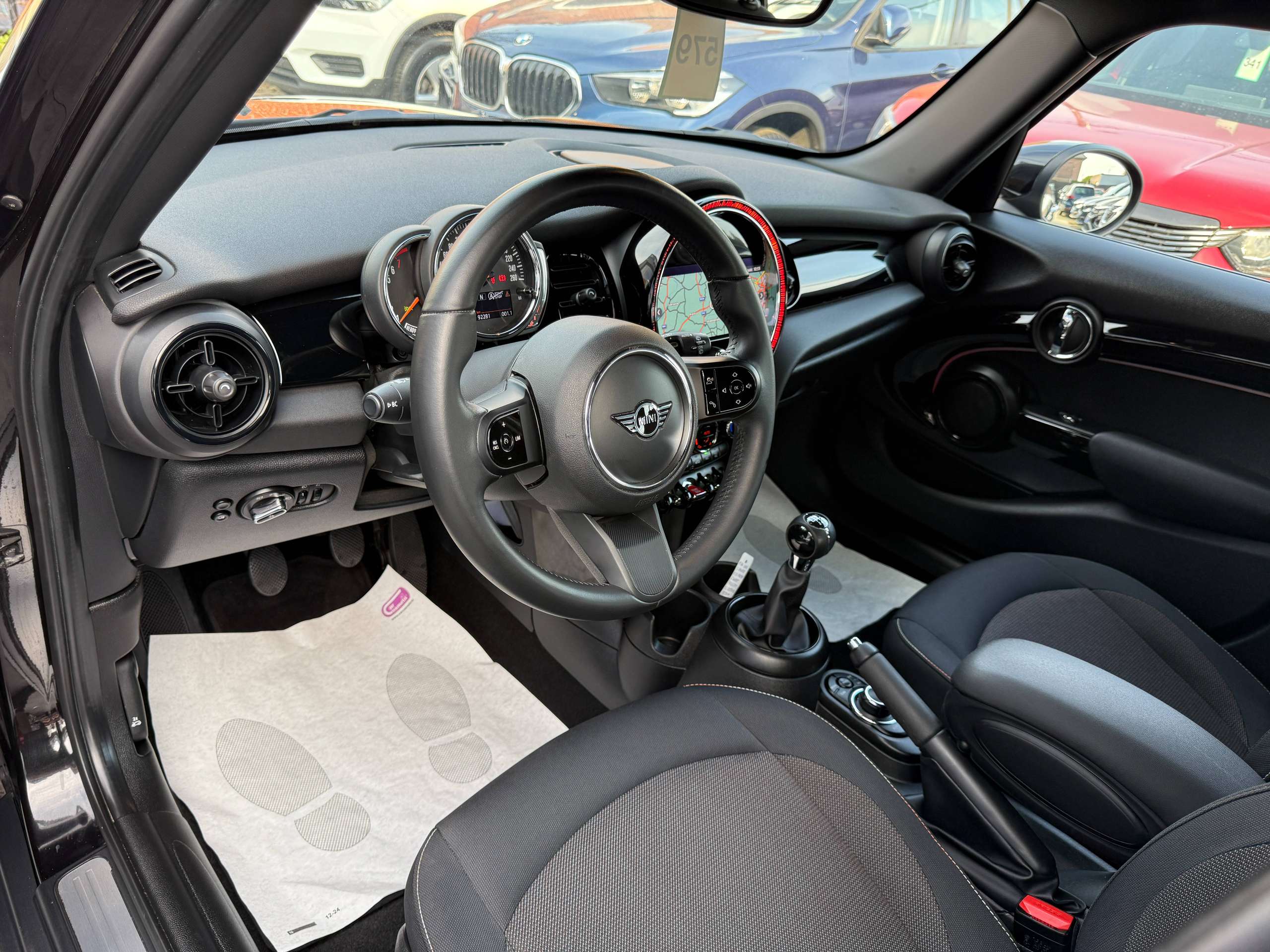 9013229d-c33e-42ef-86ec-2ca86b473dbb14-mini-one-1-5i-102pk-facelift-5-deurs-navigatie-full-led-carplay-pdc-bluetooth-airco.jpg