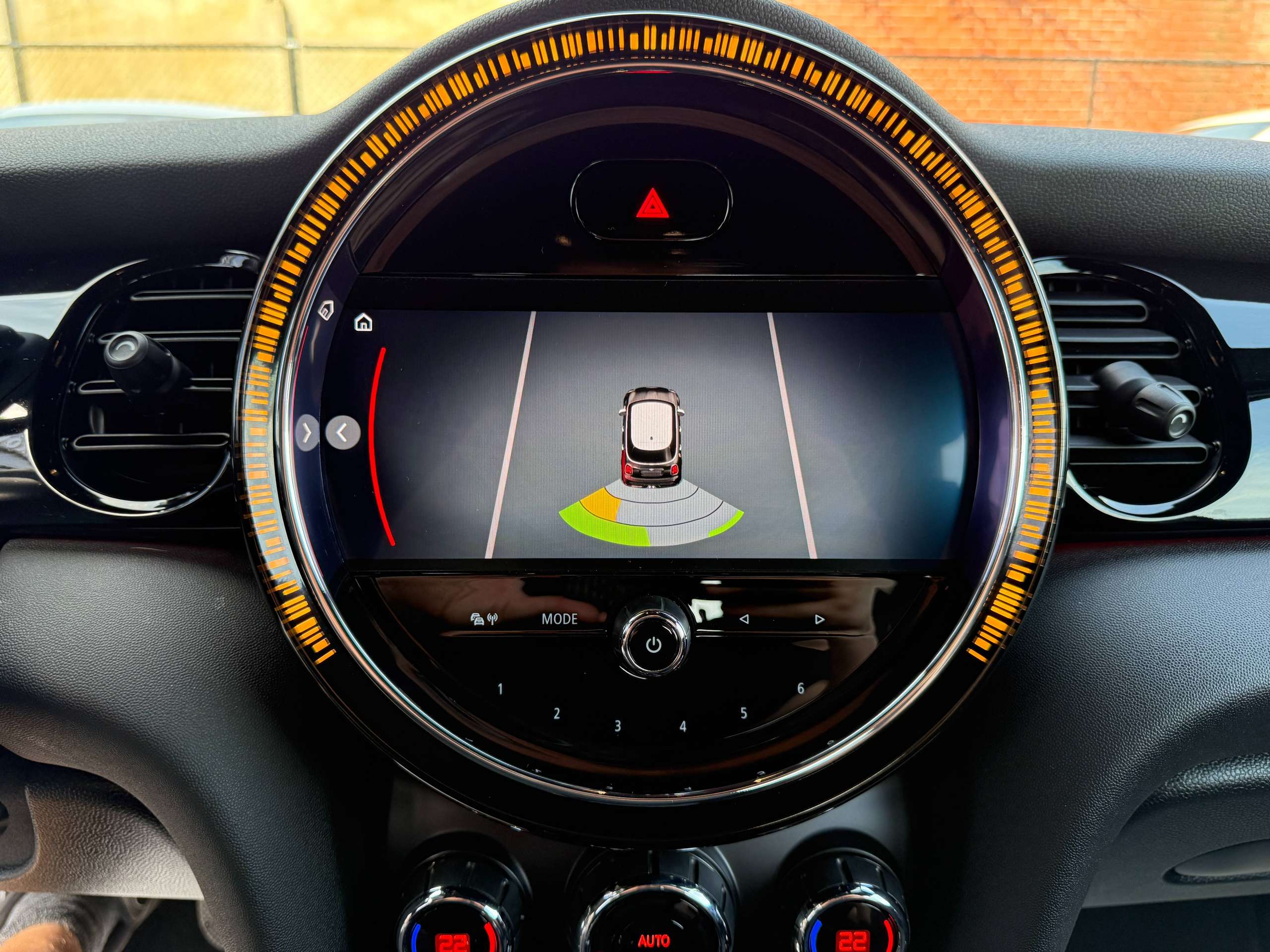 9013229d-c33e-42ef-86ec-2ca86b473dbb22-mini-one-1-5i-102pk-facelift-5-deurs-navigatie-full-led-carplay-pdc-bluetooth-airco.jpg
