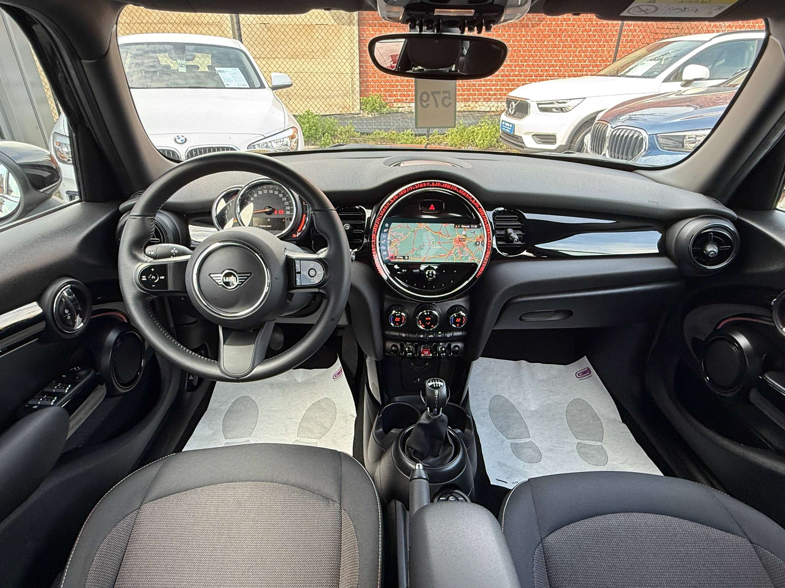 9013229d-c33e-42ef-86ec-2ca86b473dbb30-mini-one-1-5i-102pk-facelift-5-deurs-navigatie-full-led-carplay-pdc-bluetooth-airco.jpg