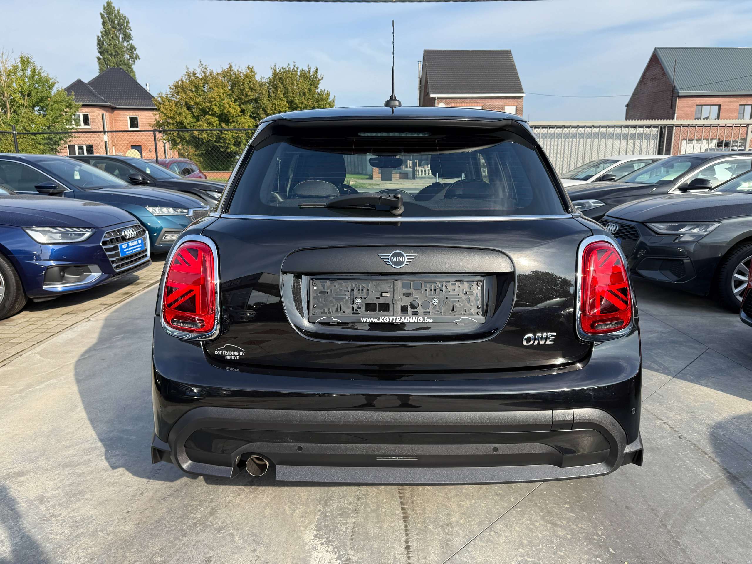 9013229d-c33e-42ef-86ec-2ca86b473dbb6-mini-one-1-5i-102pk-facelift-5-deurs-navigatie-full-led-carplay-pdc-bluetooth-airco.jpg