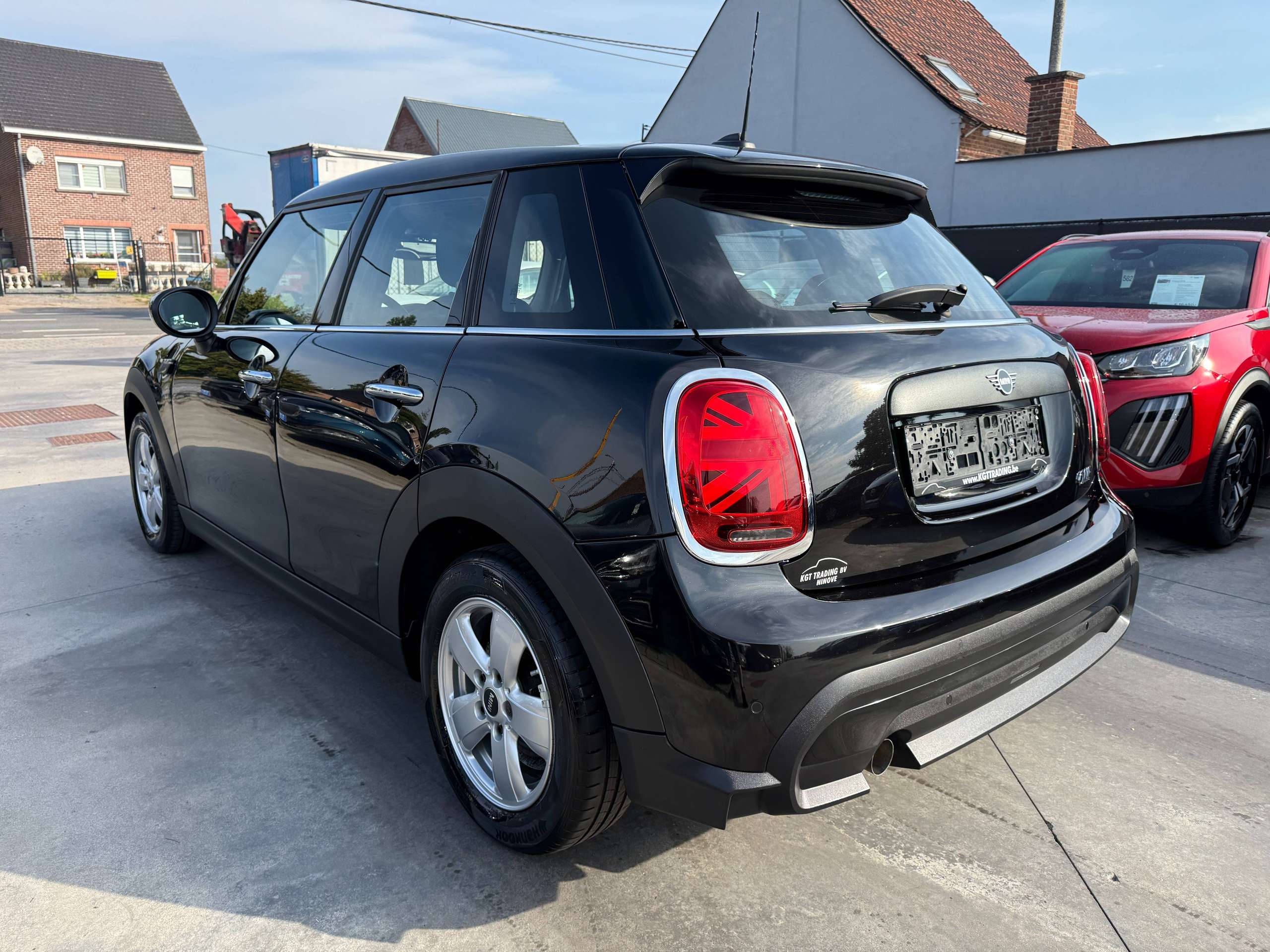 9013229d-c33e-42ef-86ec-2ca86b473dbb7-mini-one-1-5i-102pk-facelift-5-deurs-navigatie-full-led-carplay-pdc-bluetooth-airco.jpg