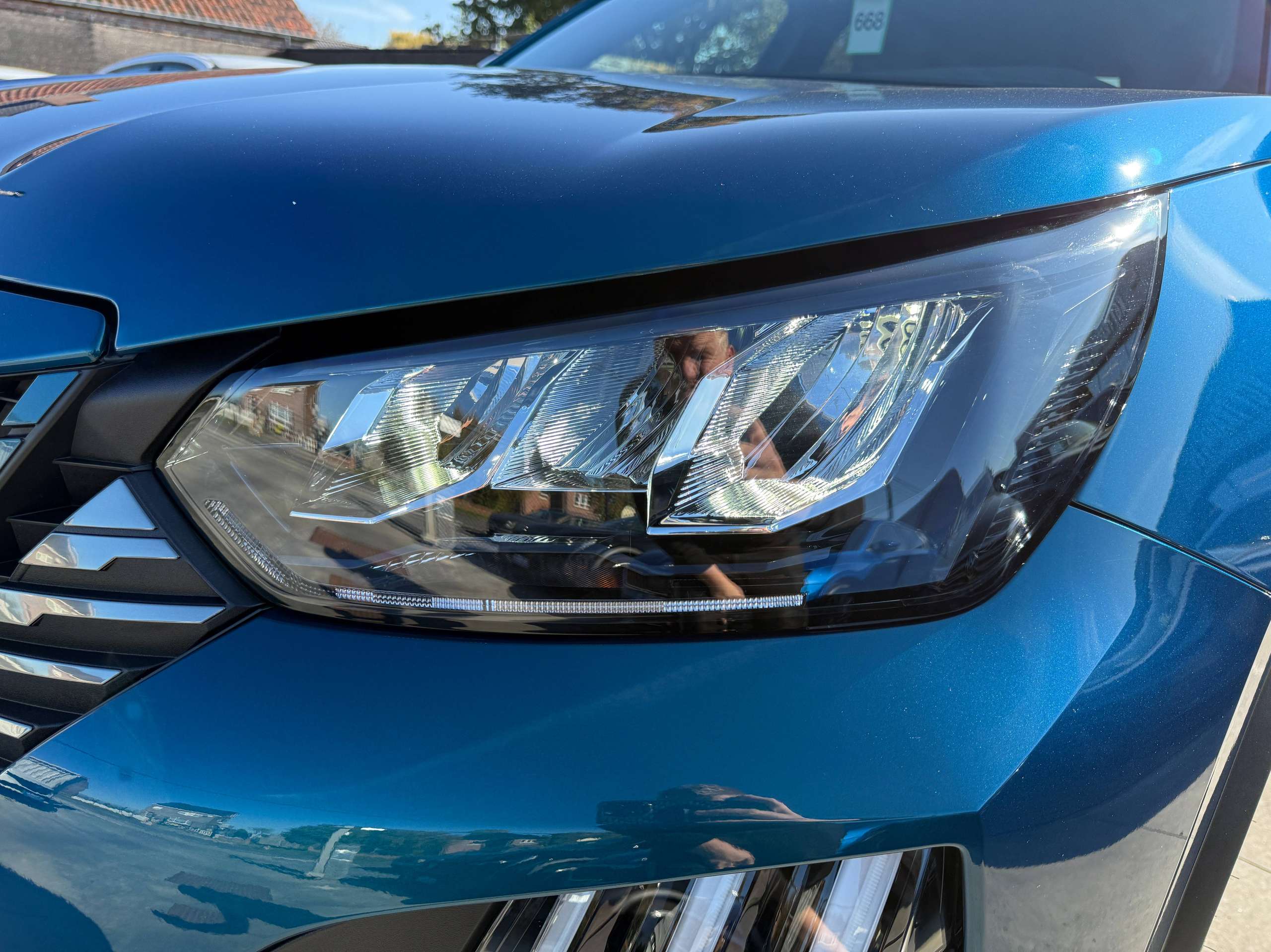 a0d8d946-1d7f-46e3-a692-7b8ac1f7efc211-peugeot-2008-1-2i-turbo-allure-full-led-360-camera-carplay-leder-afneembare-trekhaak.jpg