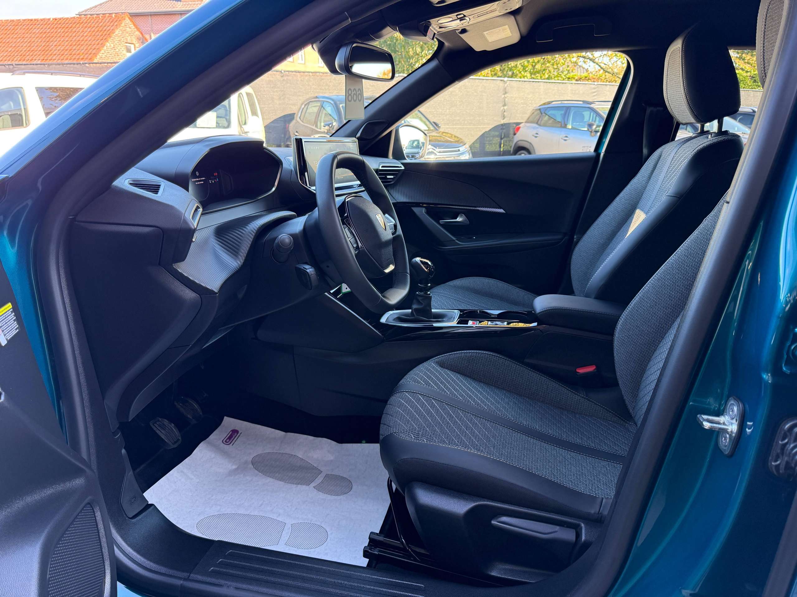 a0d8d946-1d7f-46e3-a692-7b8ac1f7efc213-peugeot-2008-1-2i-turbo-allure-full-led-360-camera-carplay-leder-afneembare-trekhaak.jpg
