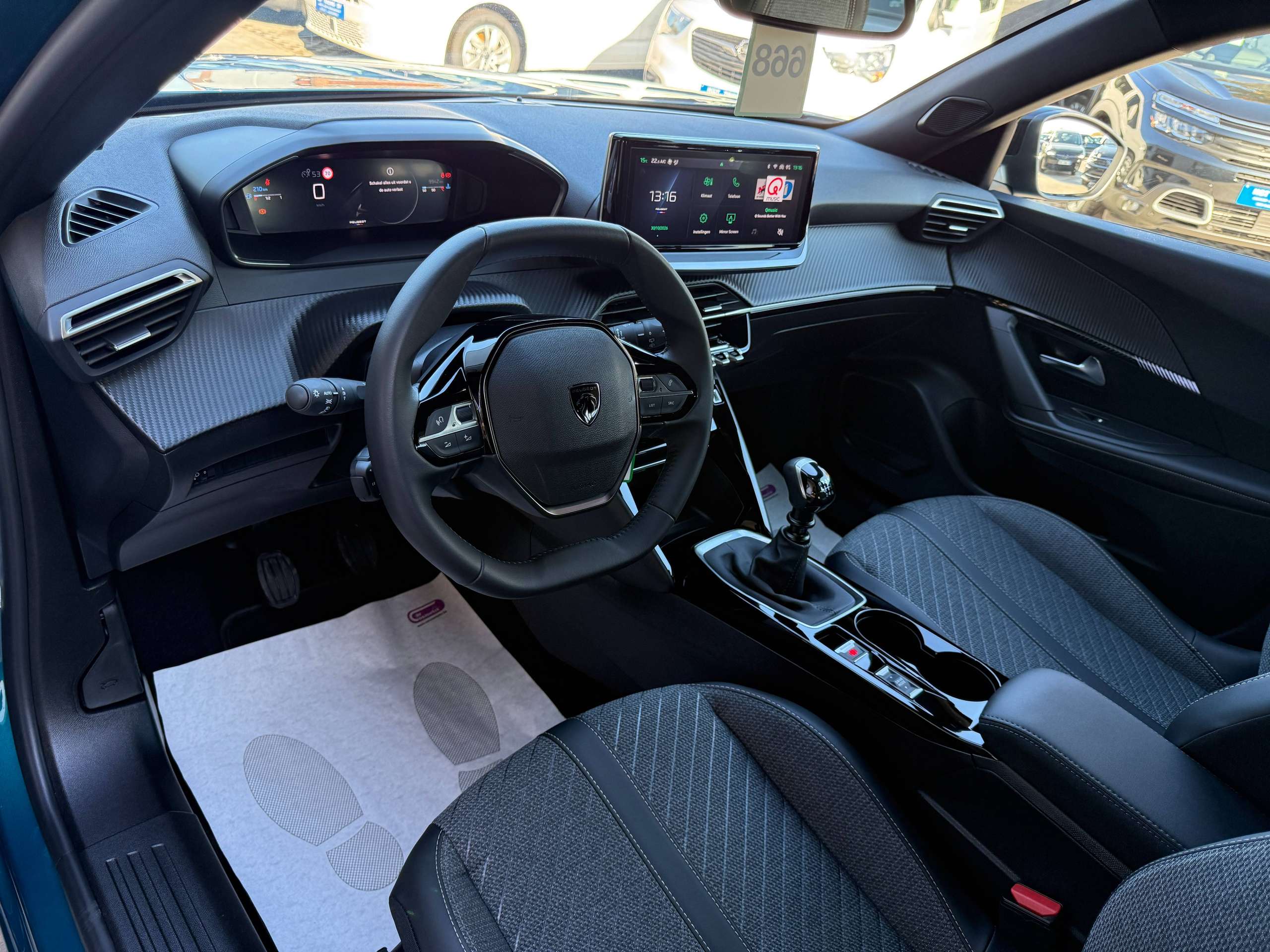 a0d8d946-1d7f-46e3-a692-7b8ac1f7efc214-peugeot-2008-1-2i-turbo-allure-full-led-360-camera-carplay-leder-afneembare-trekhaak.jpg