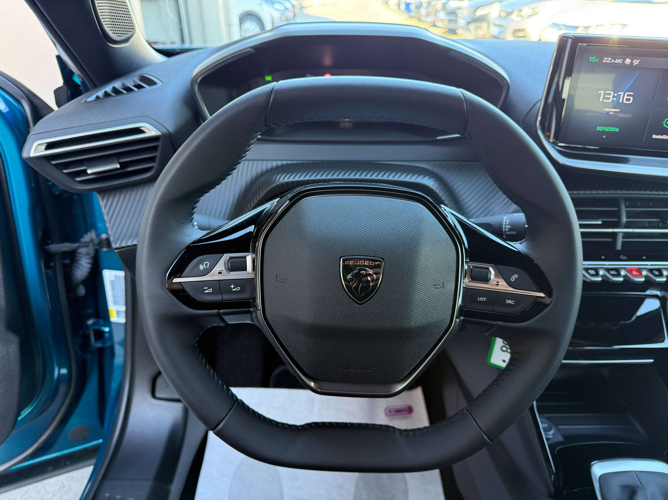 a0d8d946-1d7f-46e3-a692-7b8ac1f7efc220-peugeot-2008-1-2i-turbo-allure-full-led-360-camera-carplay-leder-afneembare-trekhaak.jpg