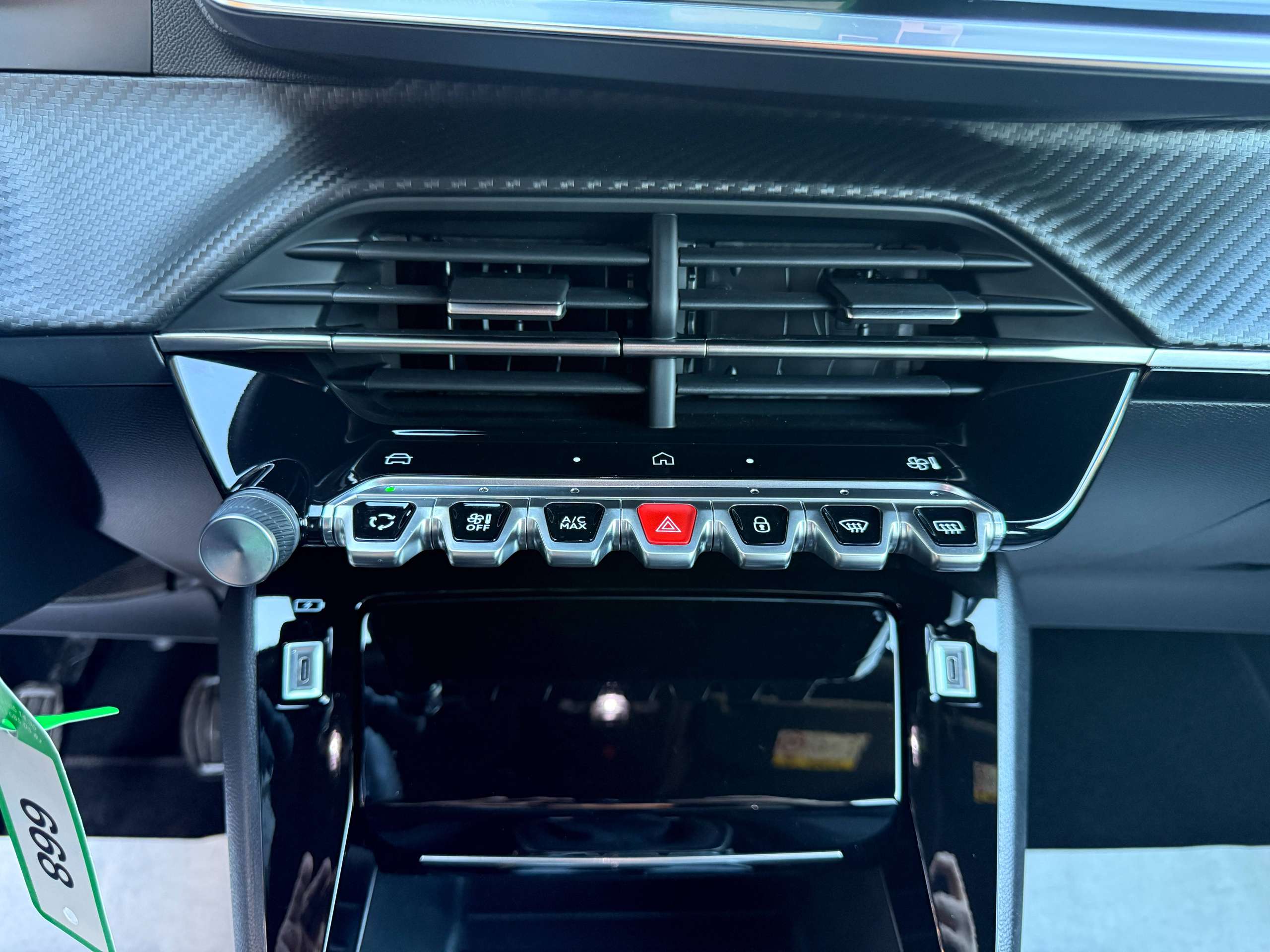 a0d8d946-1d7f-46e3-a692-7b8ac1f7efc230-peugeot-2008-1-2i-turbo-allure-full-led-360-camera-carplay-leder-afneembare-trekhaak.jpg