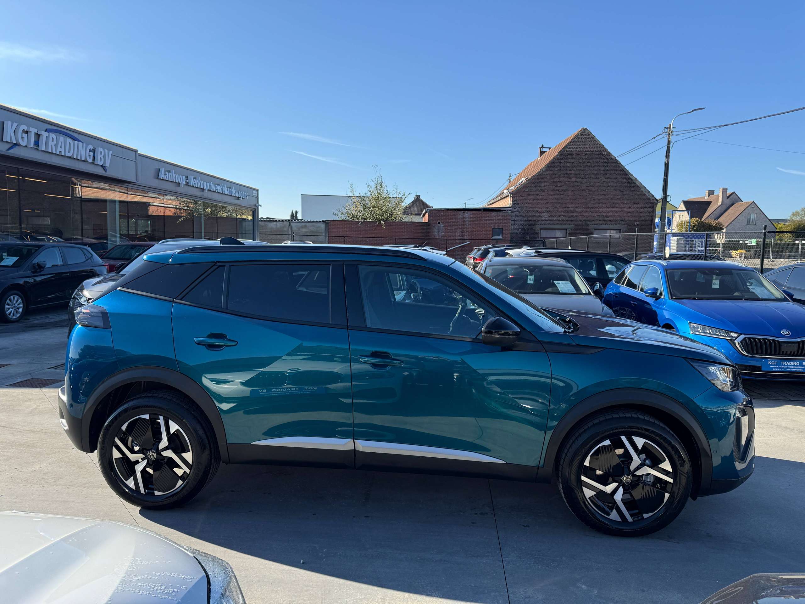 a0d8d946-1d7f-46e3-a692-7b8ac1f7efc24-peugeot-2008-1-2i-turbo-allure-full-led-360-camera-carplay-leder-afneembare-trekhaak.jpg