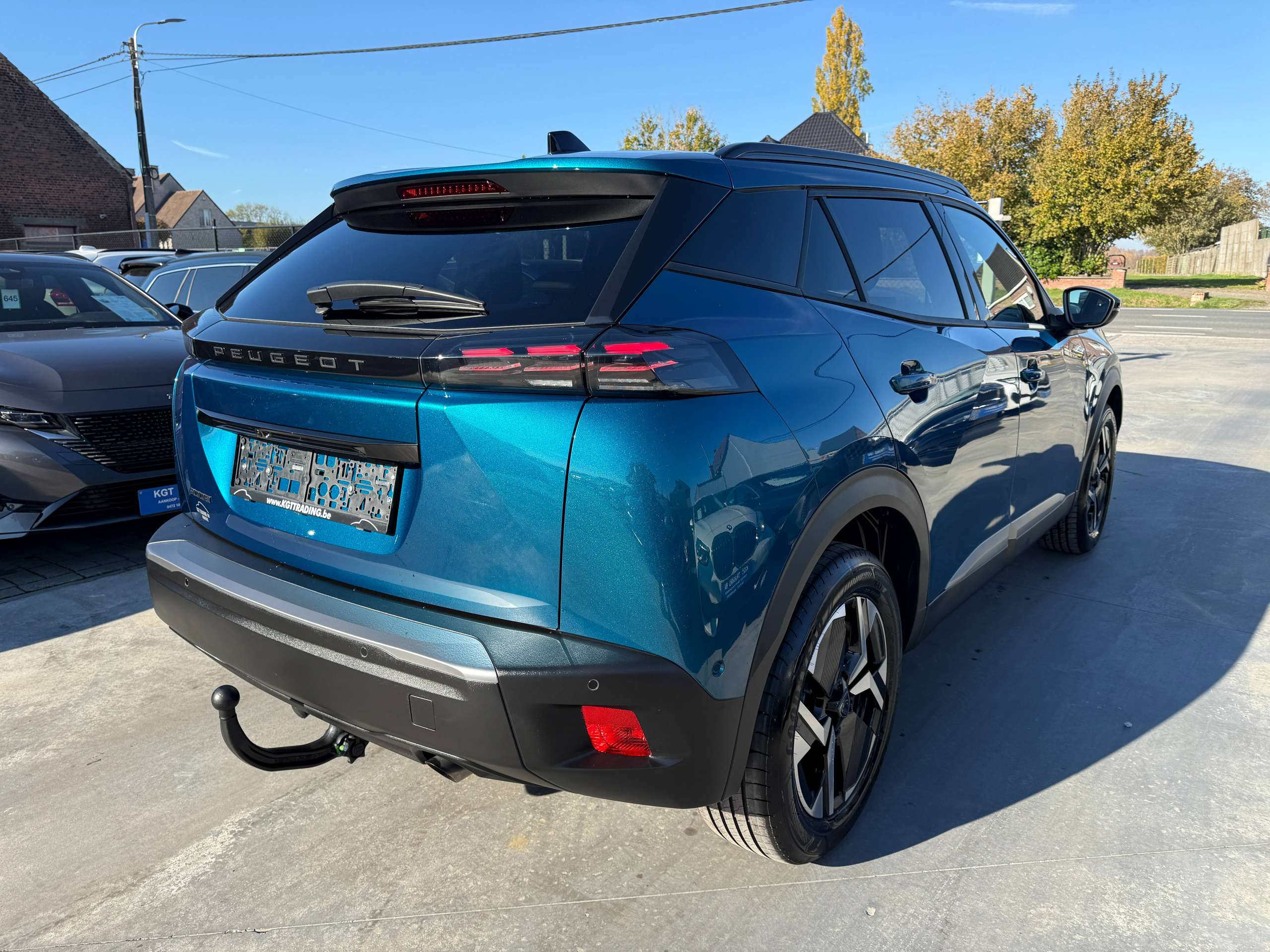 a0d8d946-1d7f-46e3-a692-7b8ac1f7efc25-peugeot-2008-1-2i-turbo-allure-full-led-360-camera-carplay-leder-afneembare-trekhaak.jpg