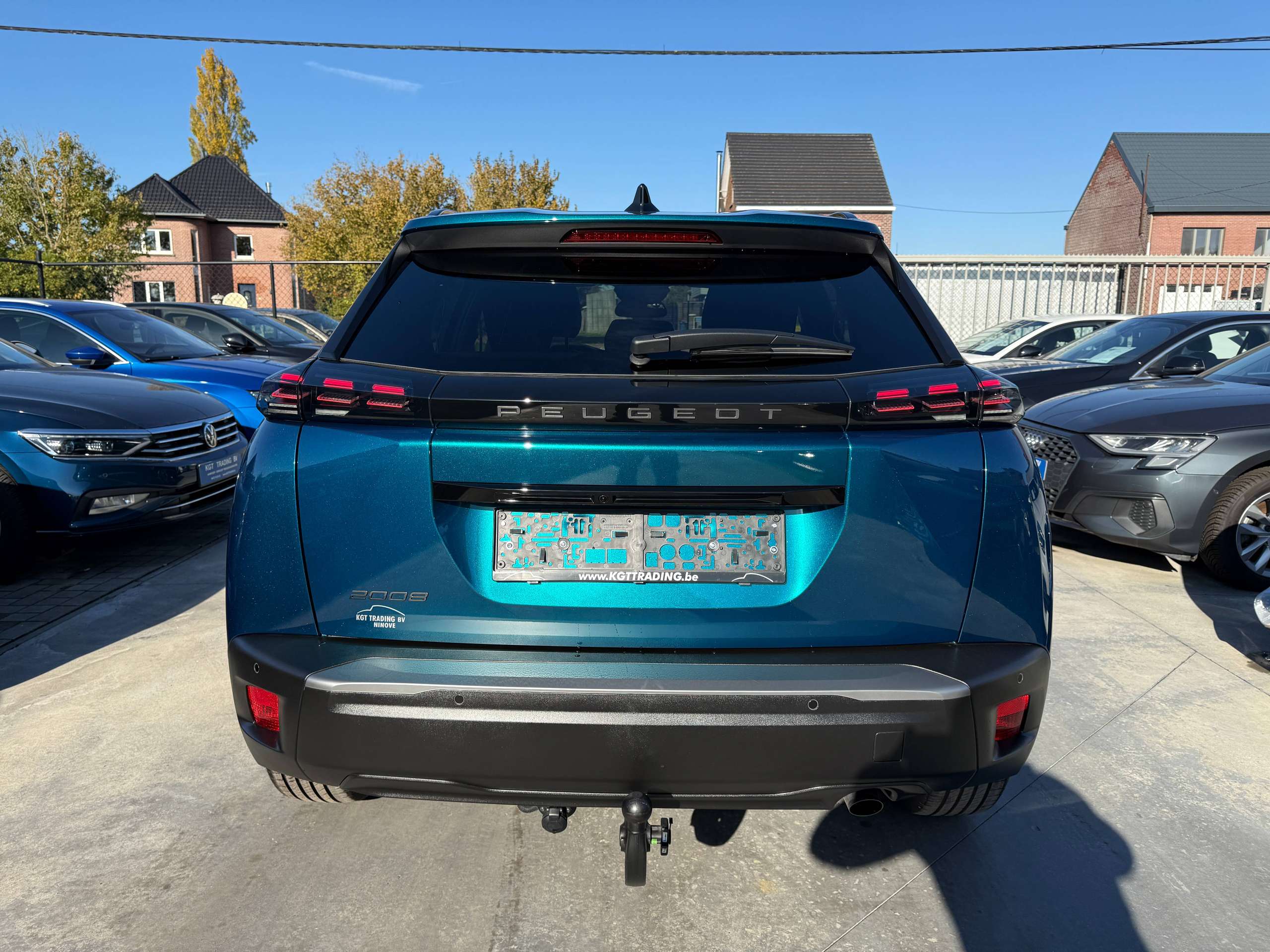 a0d8d946-1d7f-46e3-a692-7b8ac1f7efc26-peugeot-2008-1-2i-turbo-allure-full-led-360-camera-carplay-leder-afneembare-trekhaak.jpg