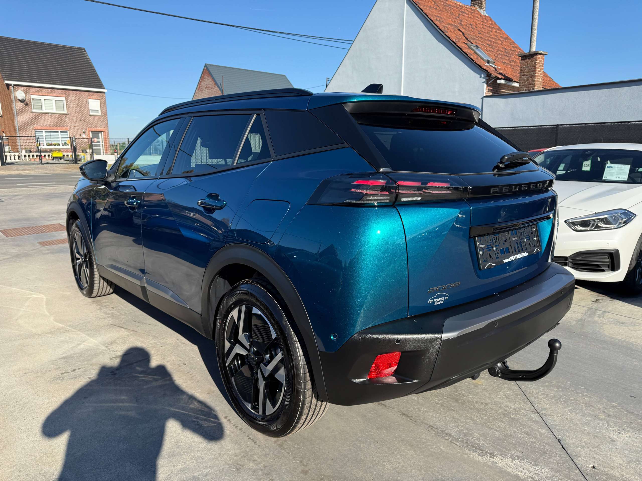 a0d8d946-1d7f-46e3-a692-7b8ac1f7efc27-peugeot-2008-1-2i-turbo-allure-full-led-360-camera-carplay-leder-afneembare-trekhaak.jpg