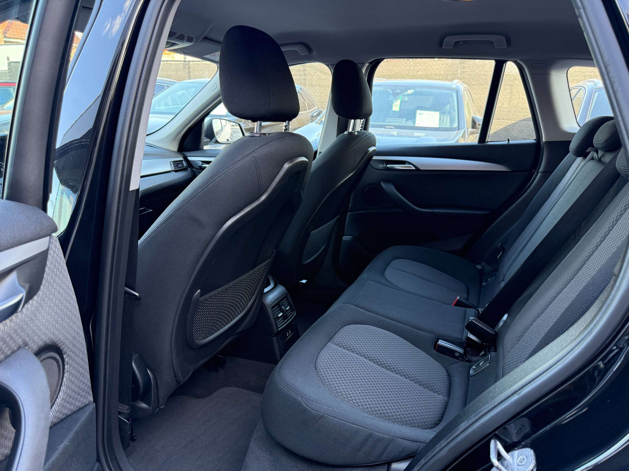 b41e38c8-e46f-44a0-b0f2-c967f133f06c24-bmw-x1-1-5-ia-x-drive25e-hybride-automaat-navi-full-led-camera-dab-pdc.jpg