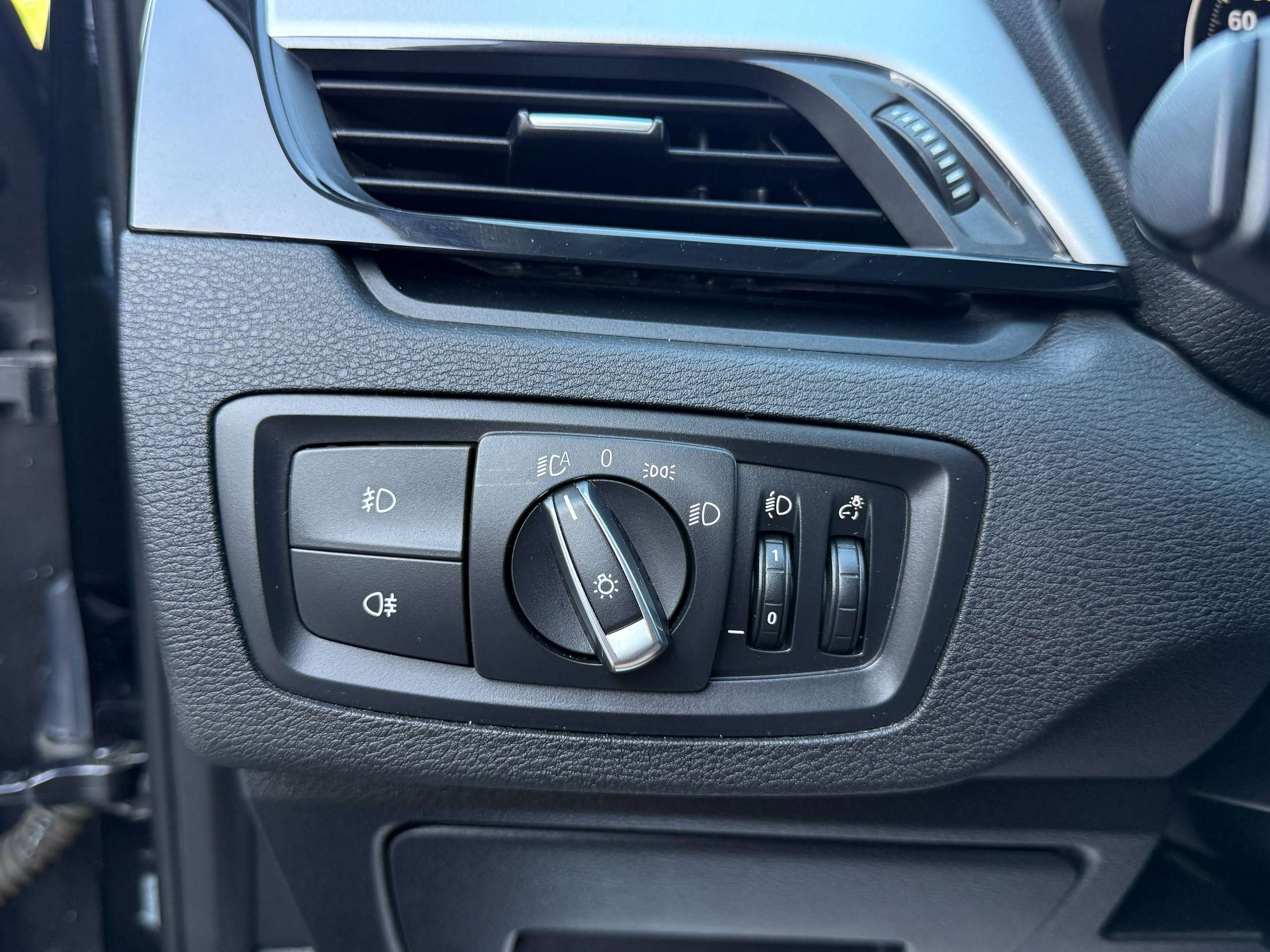 b41e38c8-e46f-44a0-b0f2-c967f133f06c27-bmw-x1-1-5-ia-x-drive25e-hybride-automaat-navi-full-led-camera-dab-pdc.jpg