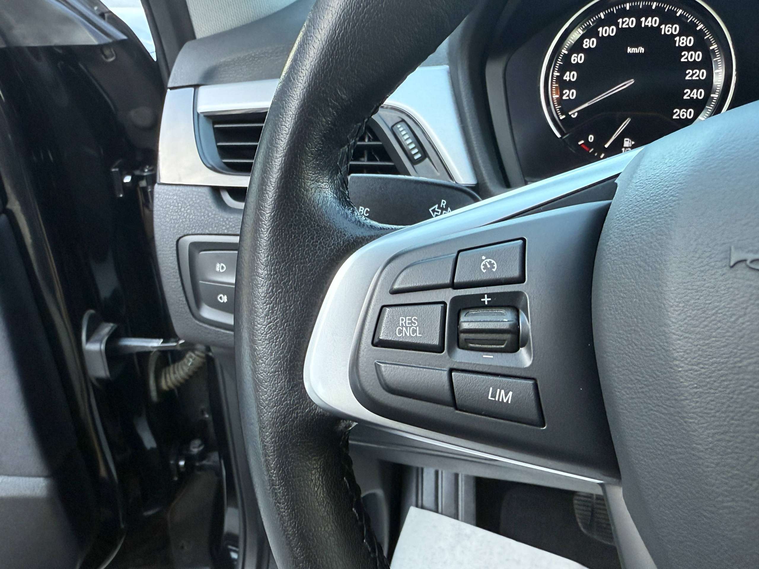 b41e38c8-e46f-44a0-b0f2-c967f133f06c28-bmw-x1-1-5-ia-x-drive25e-hybride-automaat-navi-full-led-camera-dab-pdc.jpg