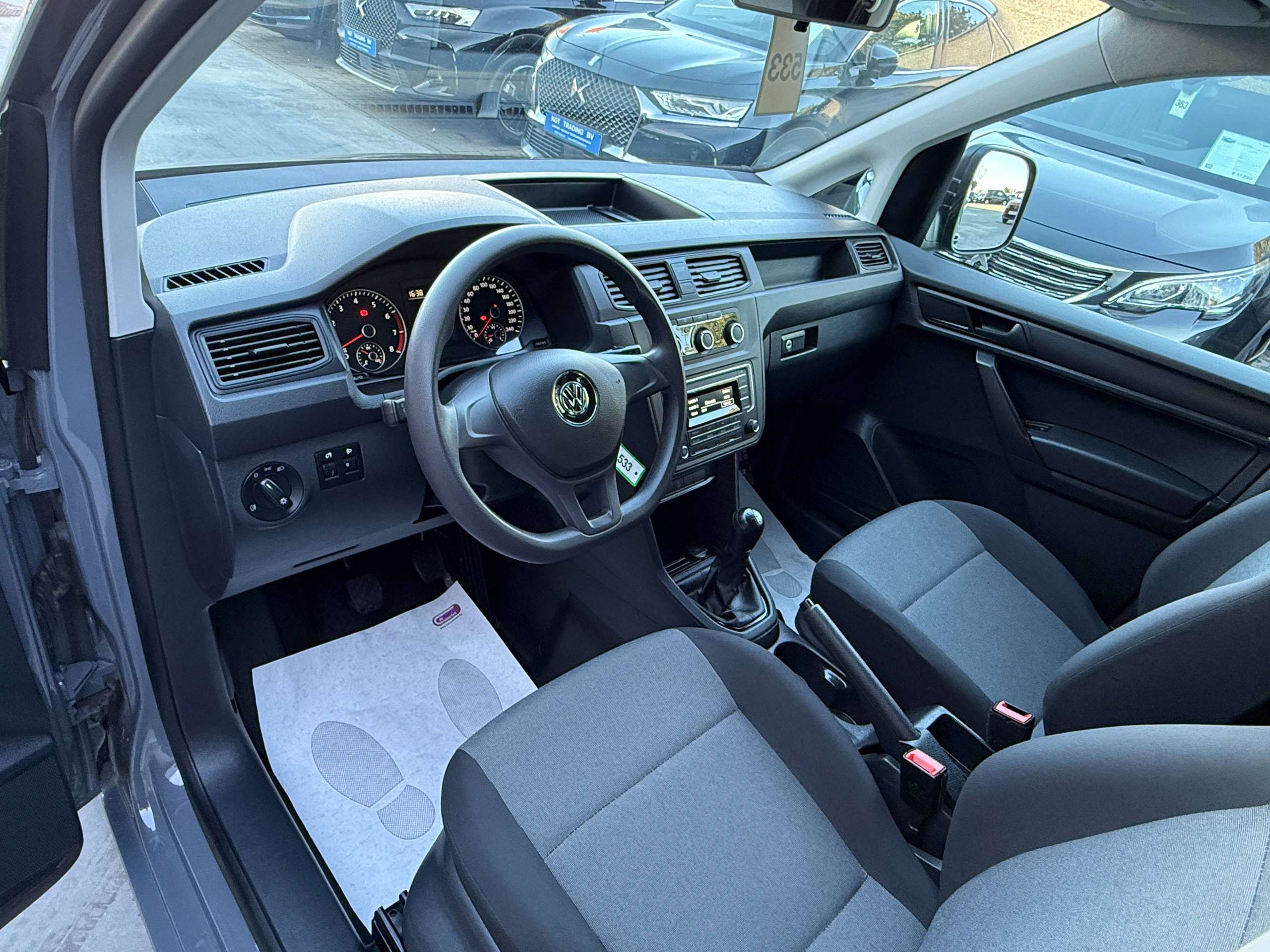 bab41f45-aaf9-41d8-a90c-825380311cb913-volkswagen-caddy-1-2-tsi-lichte-vracht-airco-trekhaak-btw-aftrekbaar-carpass-garantie.jpg