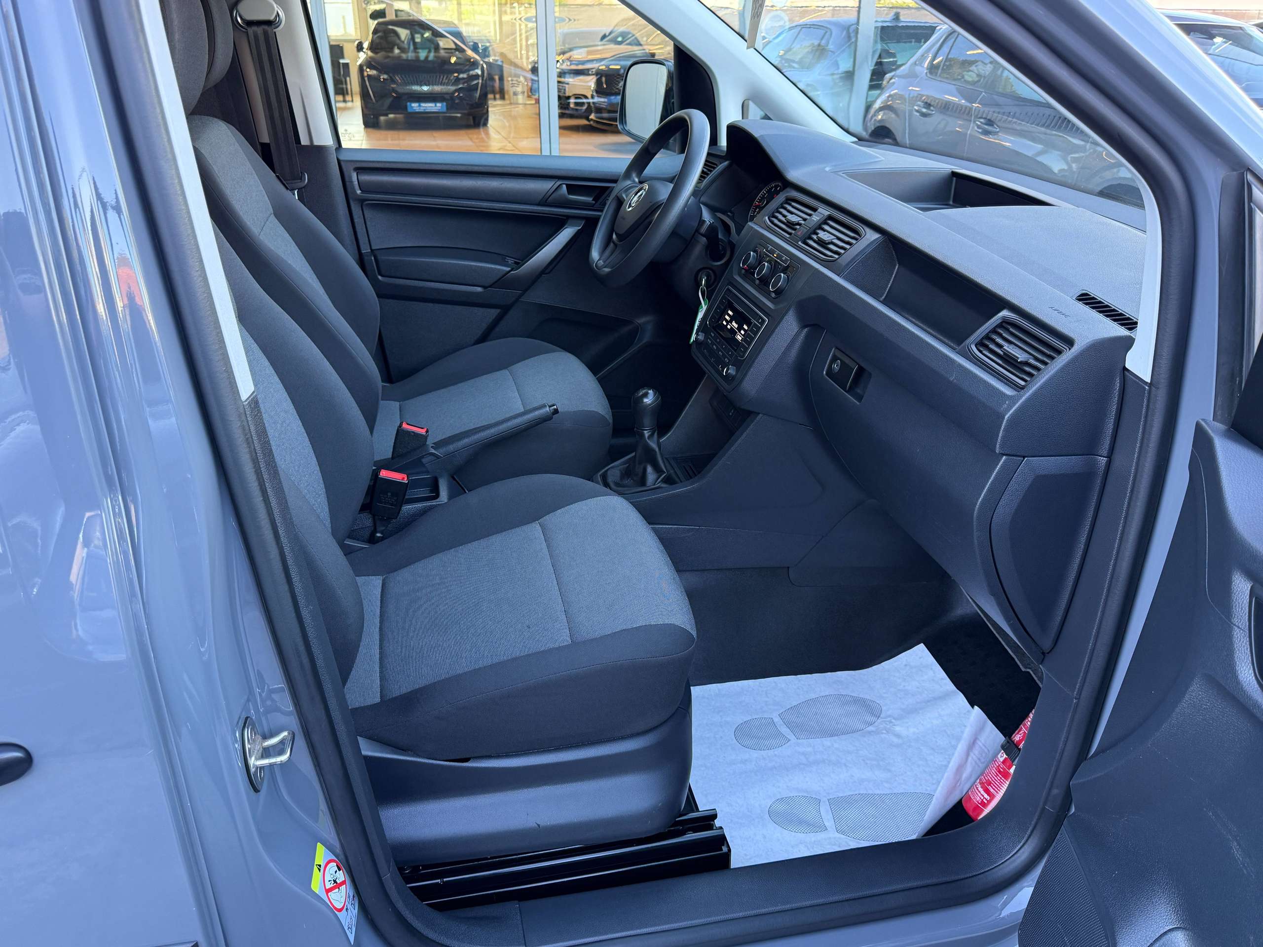 bab41f45-aaf9-41d8-a90c-825380311cb919-volkswagen-caddy-1-2-tsi-lichte-vracht-airco-trekhaak-btw-aftrekbaar-carpass-garantie.jpg