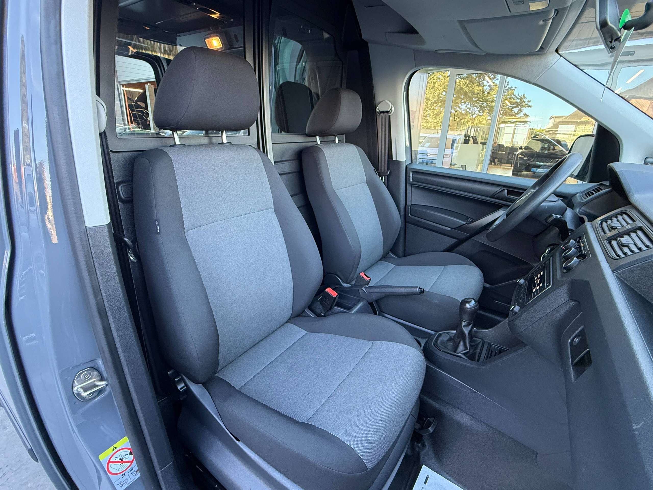 bab41f45-aaf9-41d8-a90c-825380311cb921-volkswagen-caddy-1-2-tsi-lichte-vracht-airco-trekhaak-btw-aftrekbaar-carpass-garantie.jpg