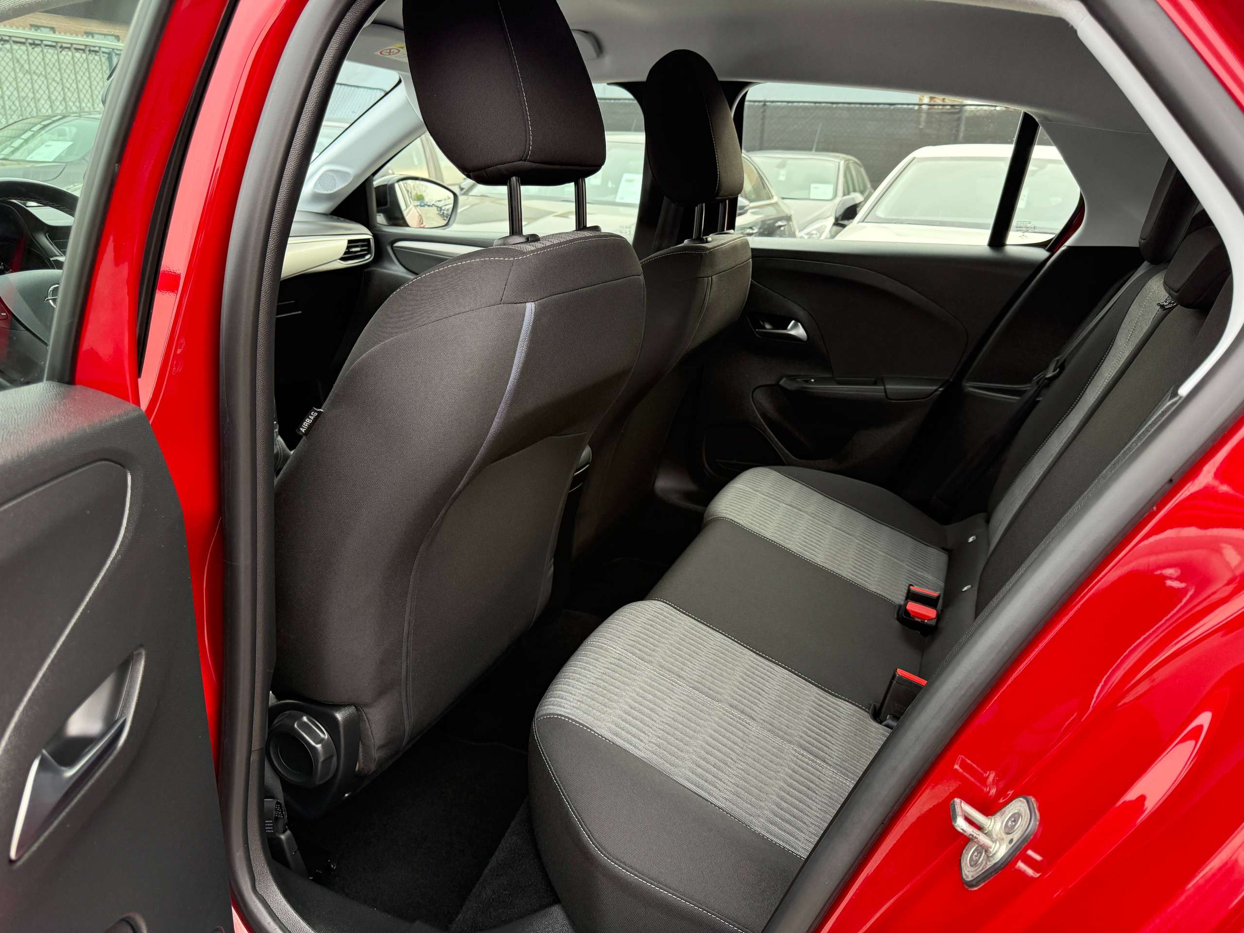 c4a88b7f-4b4b-43fd-9f8b-339af73b234413-opel-corsa-1-2i-navigatie-carplay-camera-bluetooth-pdc-airco.jpg