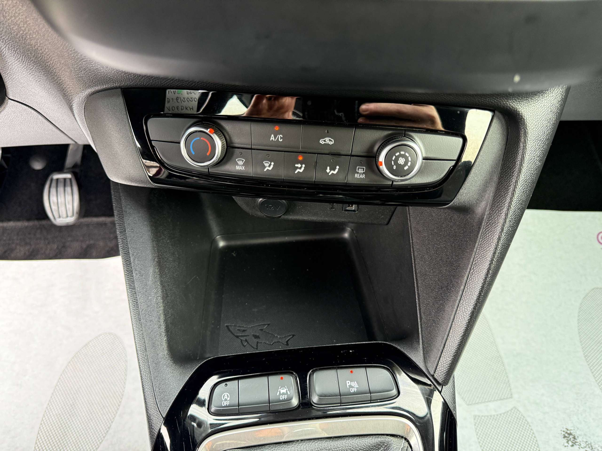 c4a88b7f-4b4b-43fd-9f8b-339af73b234421-opel-corsa-1-2i-navigatie-carplay-camera-bluetooth-pdc-airco.jpg