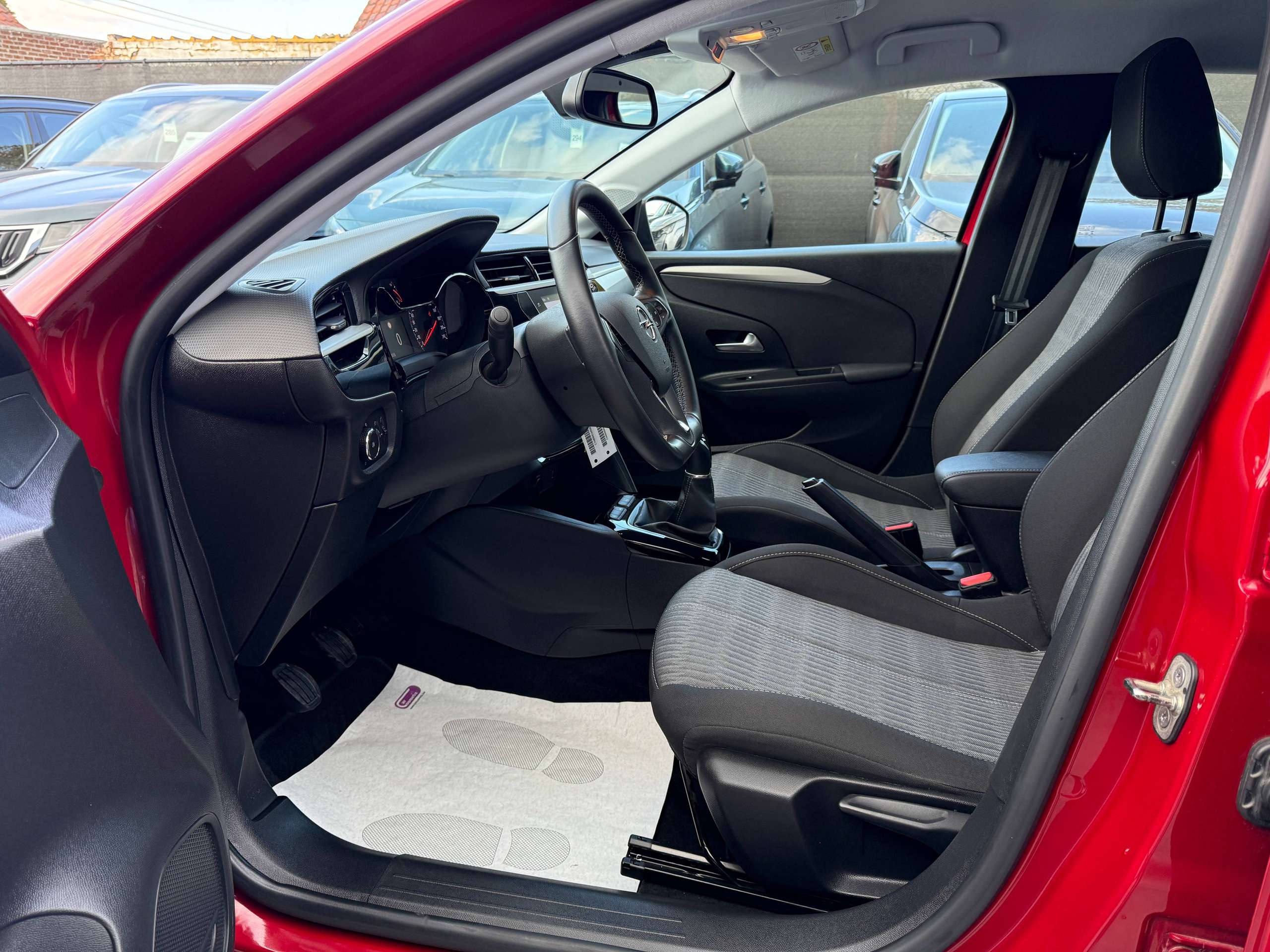 d8978695-33e7-4195-9c5a-0204bedd79c310-opel-corsa-1-2i-5-deurs-navigatie-camera-carplay-pdc-alu-dab.jpg