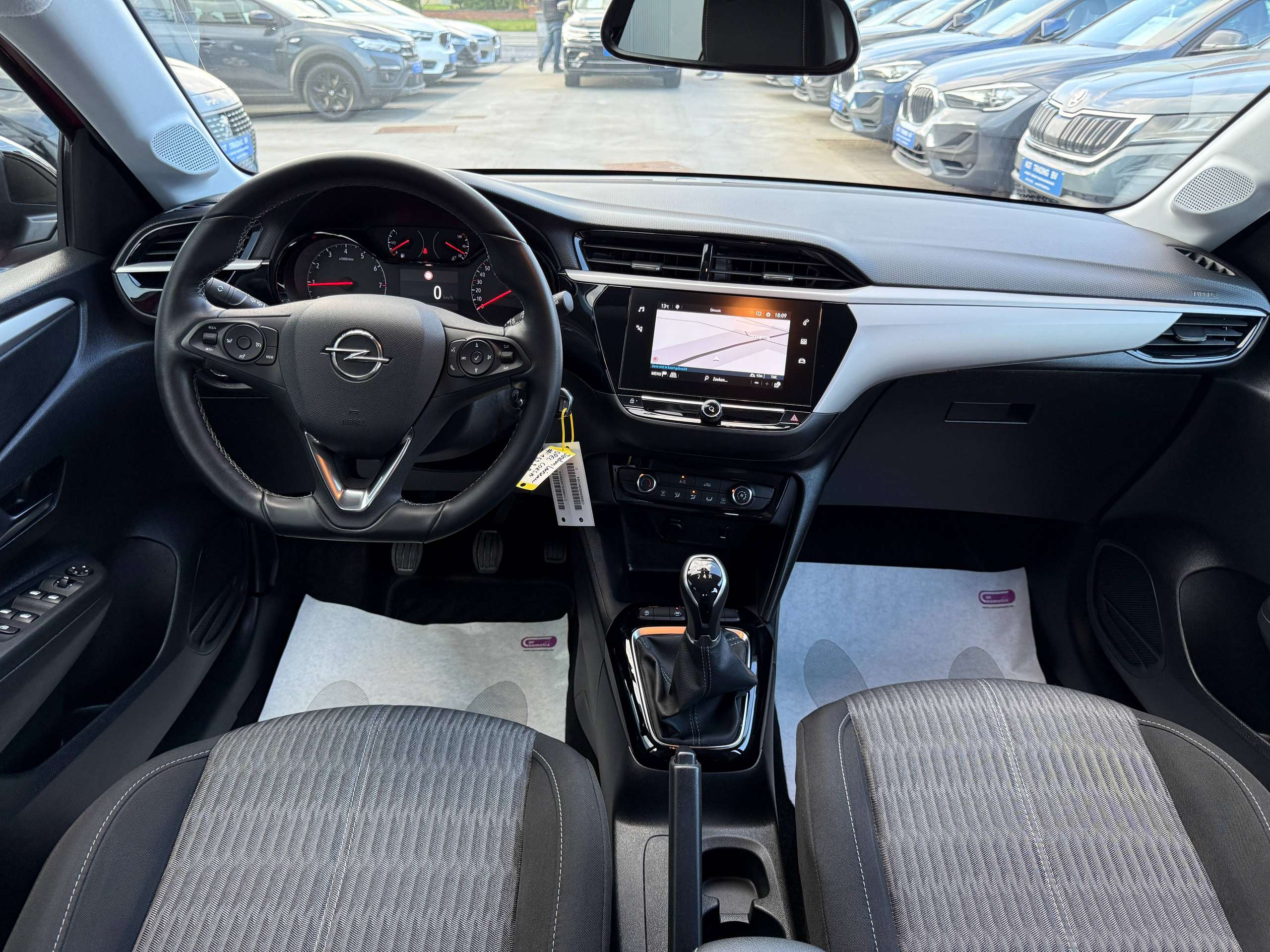 d8978695-33e7-4195-9c5a-0204bedd79c329-opel-corsa-1-2i-5-deurs-navigatie-camera-carplay-pdc-alu-dab.jpg