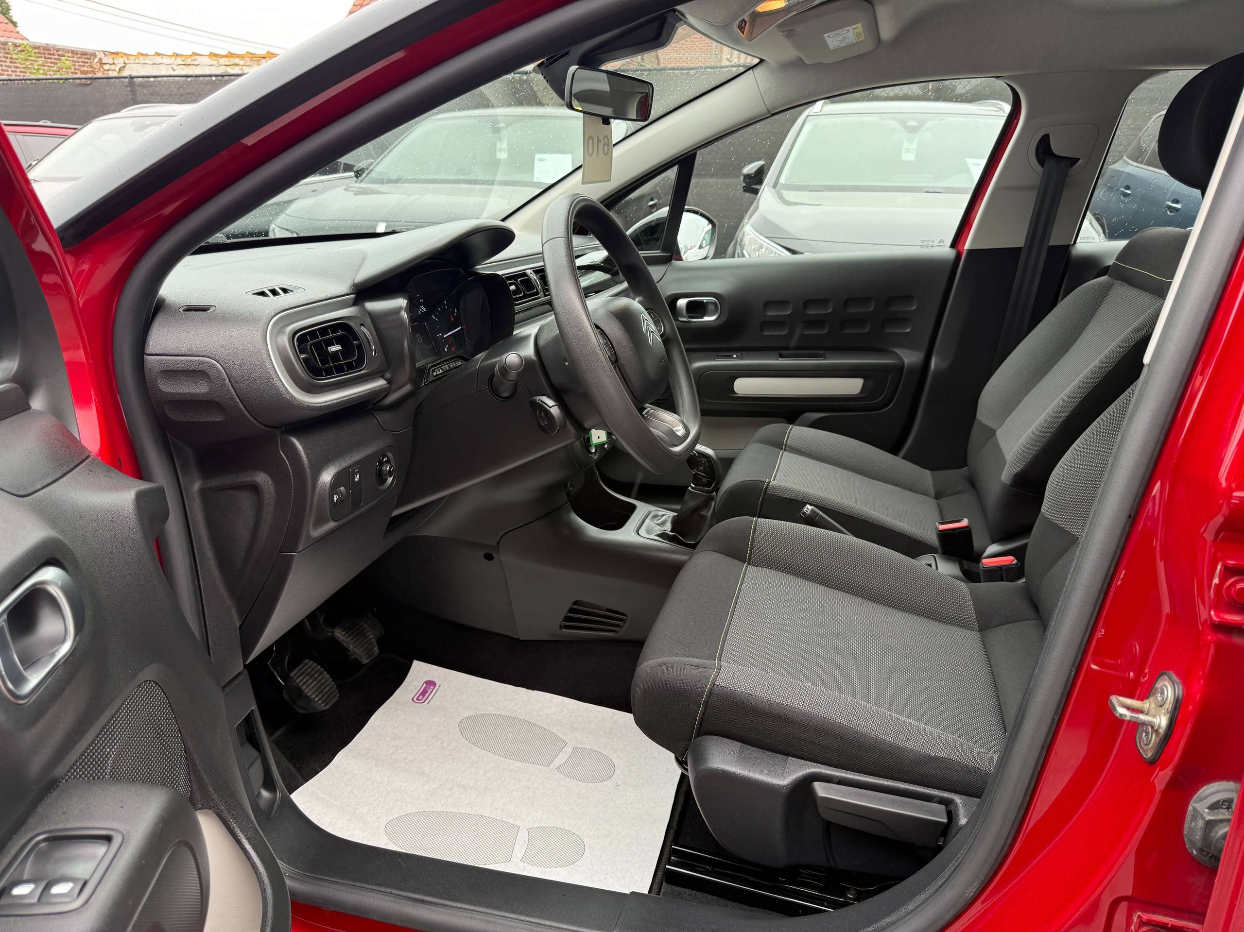 e4bcc0e2-bd67-48c8-992c-f28e192583c811-citroen-c3-1-2i-82pk-full-led-facelift-bluetooth-dab-airco.jpg