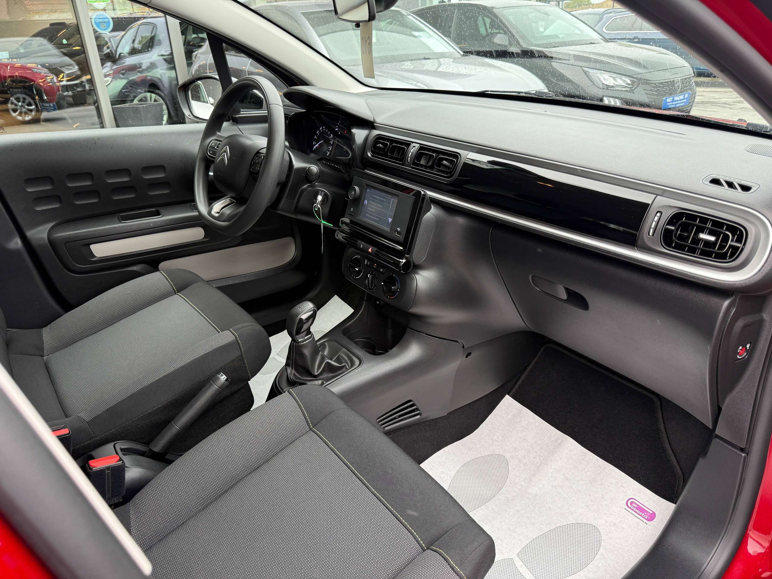 e4bcc0e2-bd67-48c8-992c-f28e192583c822-citroen-c3-1-2i-82pk-full-led-facelift-bluetooth-dab-airco.jpg