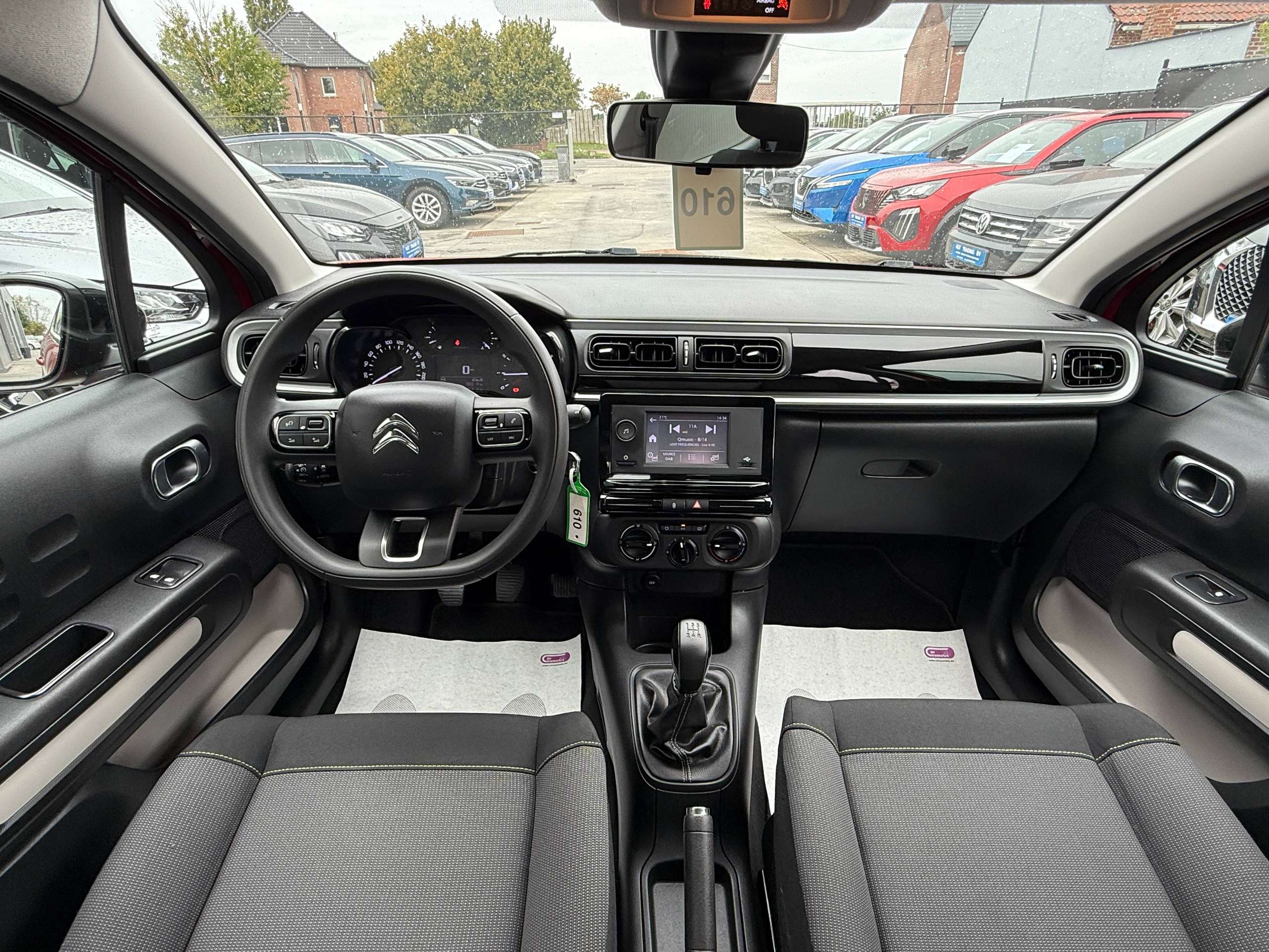 e4bcc0e2-bd67-48c8-992c-f28e192583c827-citroen-c3-1-2i-82pk-full-led-facelift-bluetooth-dab-airco.jpg