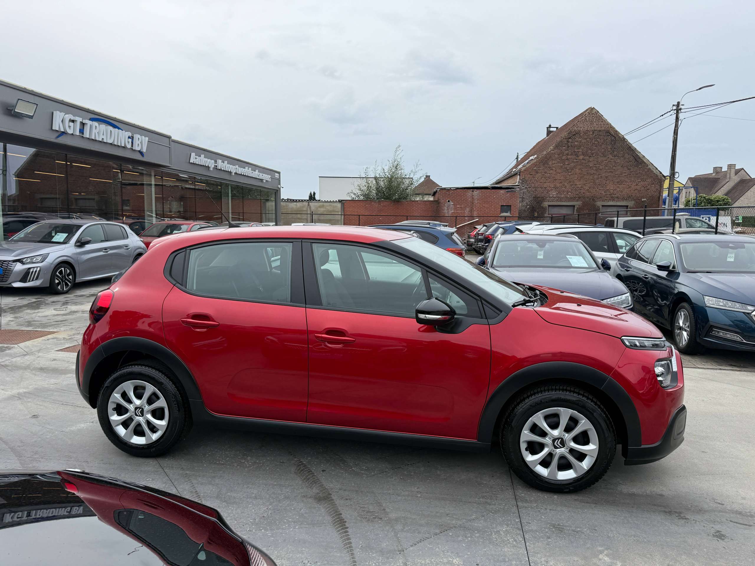 e4bcc0e2-bd67-48c8-992c-f28e192583c84-citroen-c3-1-2i-82pk-full-led-facelift-bluetooth-dab-airco.jpg