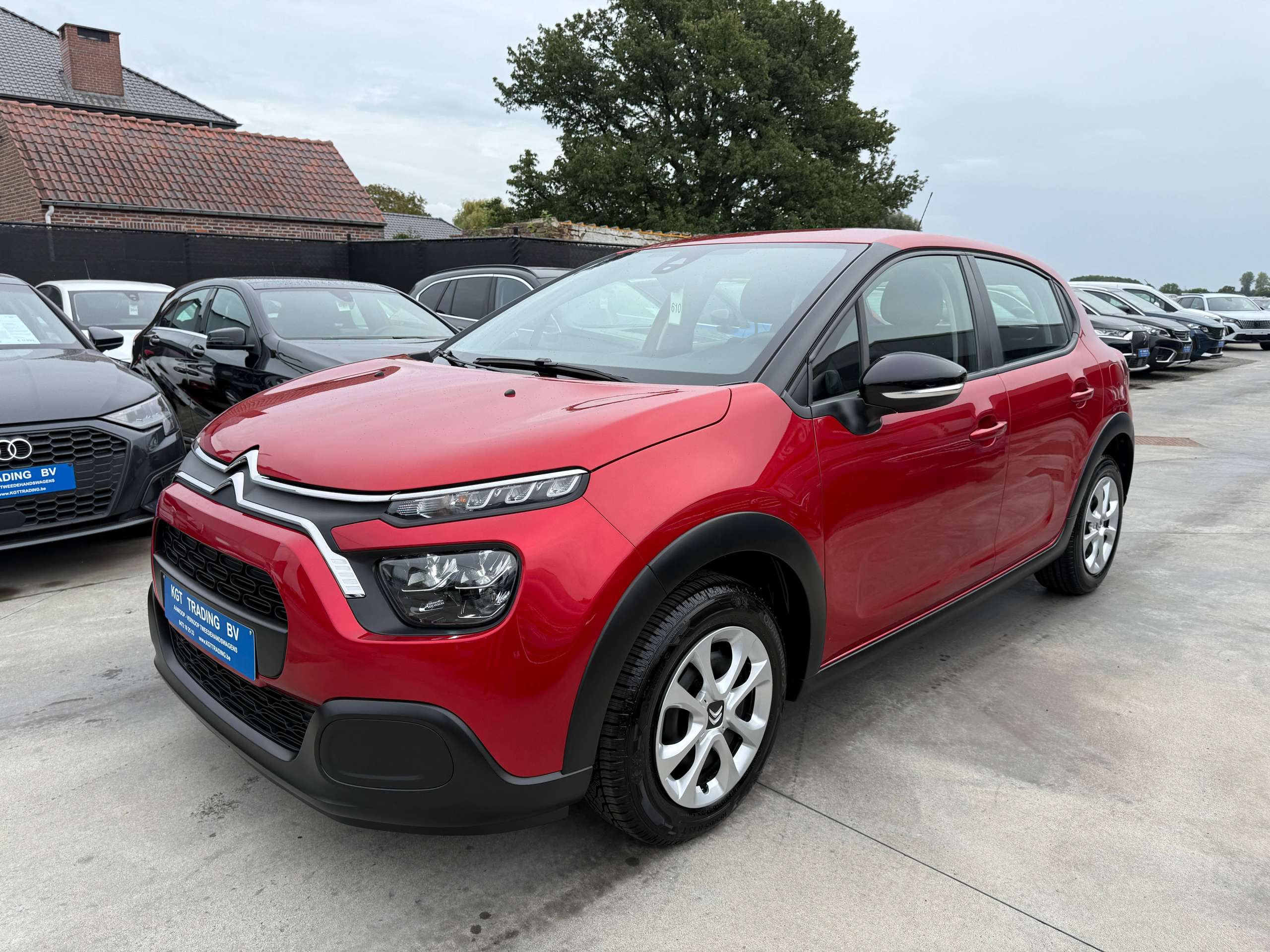 e4bcc0e2-bd67-48c8-992c-f28e192583c88-citroen-c3-1-2i-82pk-full-led-facelift-bluetooth-dab-airco.jpg