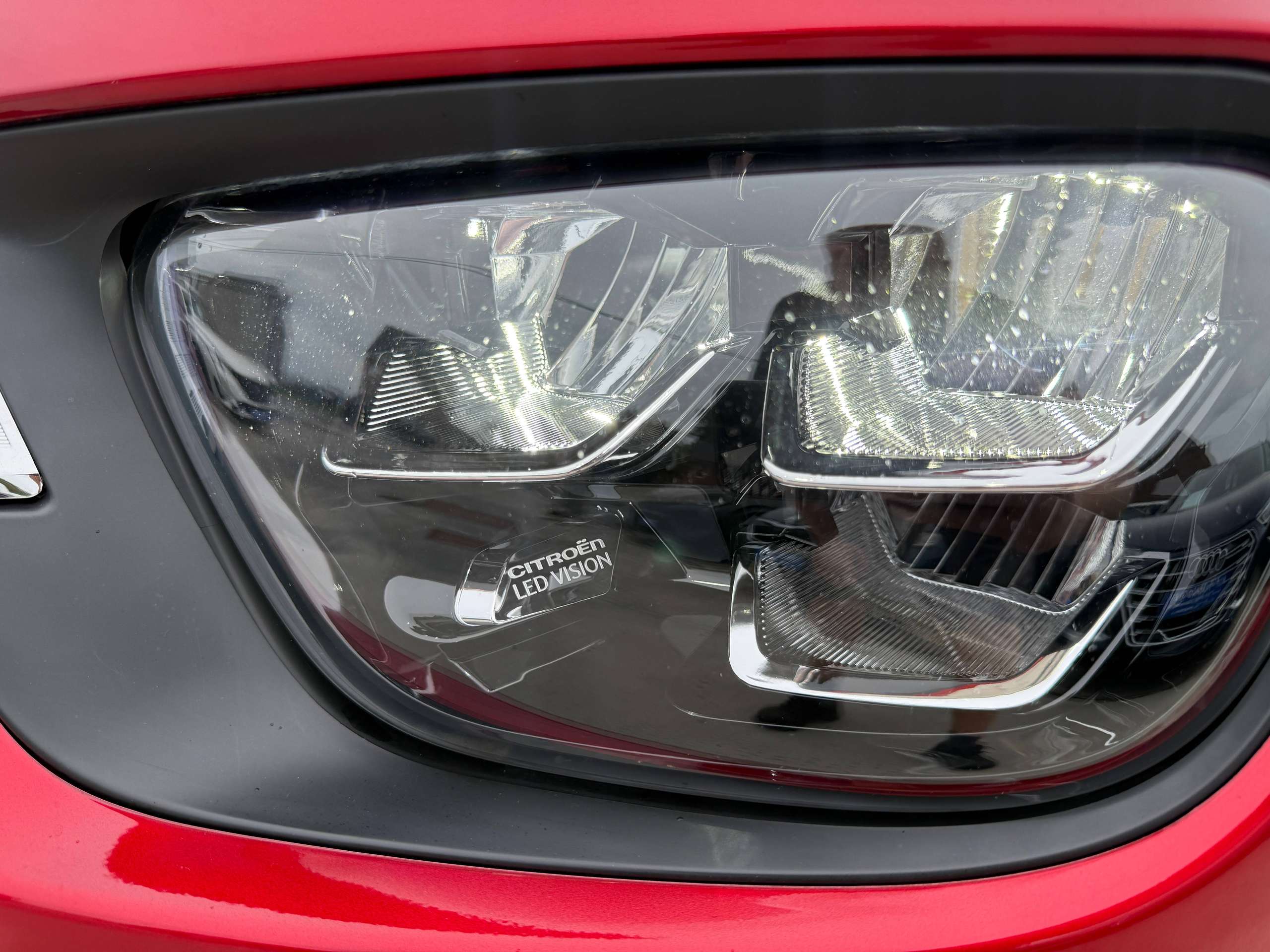 e4bcc0e2-bd67-48c8-992c-f28e192583c89-citroen-c3-1-2i-82pk-full-led-facelift-bluetooth-dab-airco.jpg