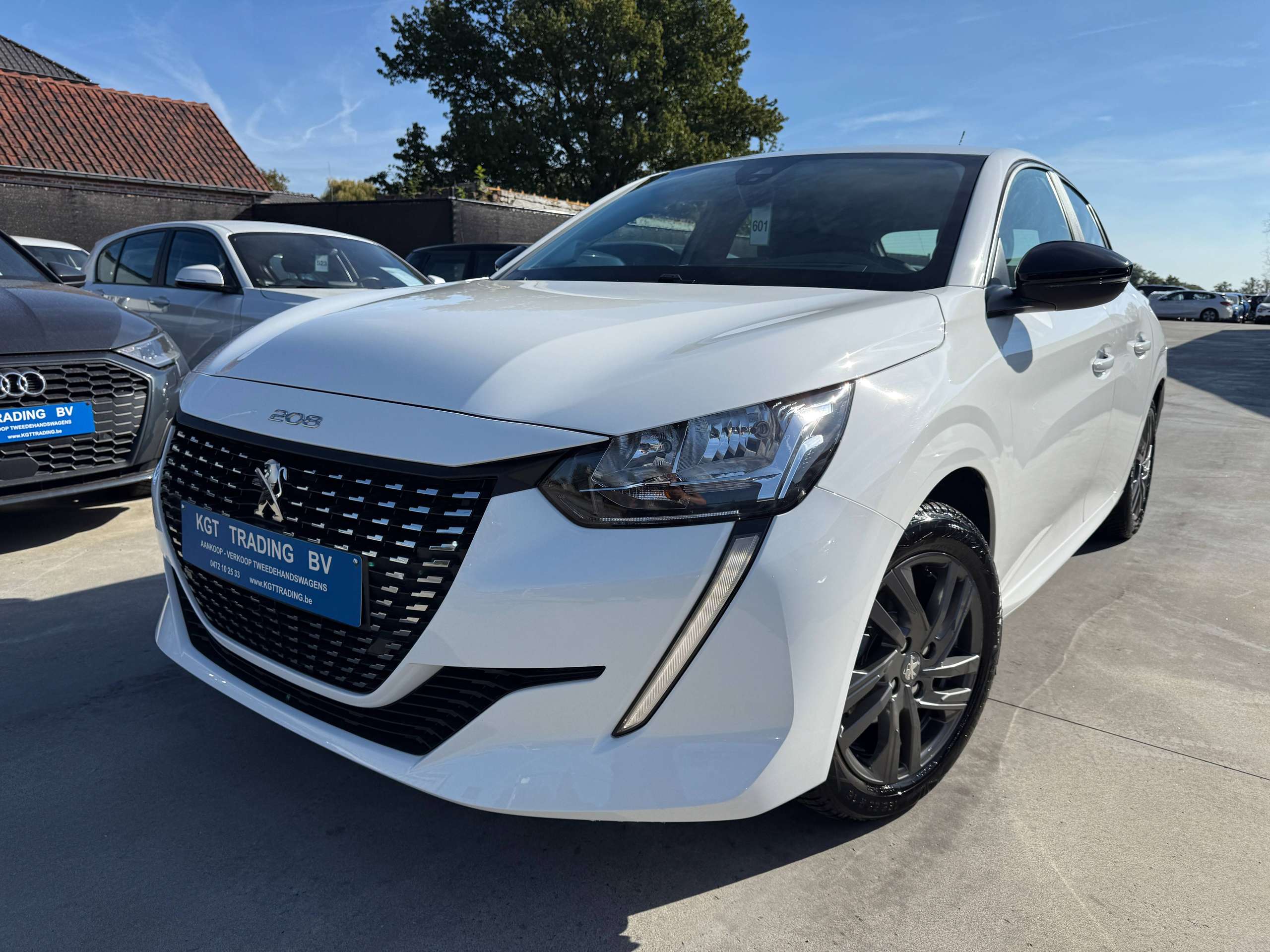 e6470fd4-c6f0-43f6-b226-2584090923c31-peugeot-208-1-2i-navigatie-carplay-lane-assist-bluetooth-parkeersensoren-led-carpass.jpg