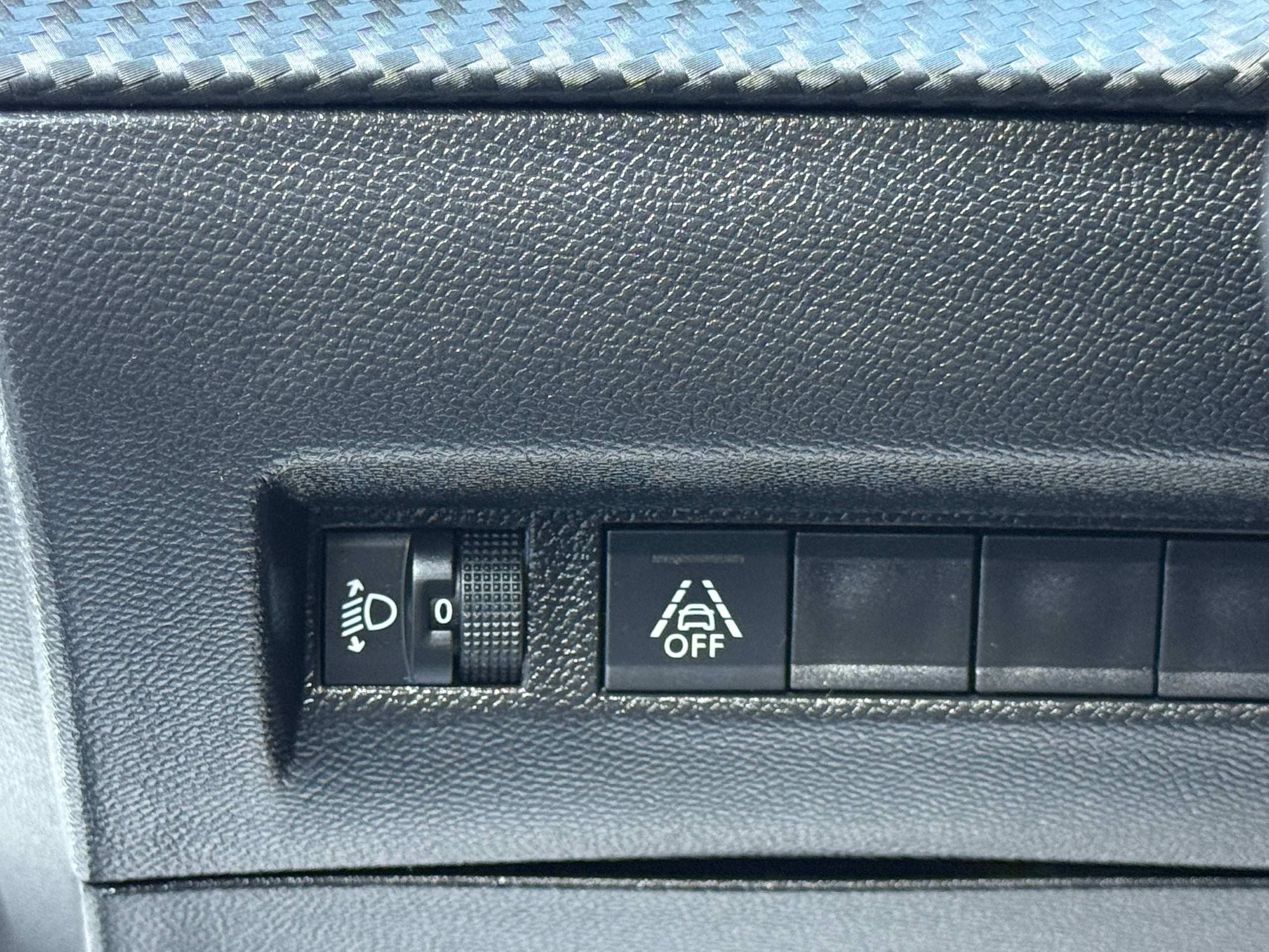 e6470fd4-c6f0-43f6-b226-2584090923c317-peugeot-208-1-2i-navigatie-carplay-lane-assist-bluetooth-parkeersensoren-led-carpass.jpg