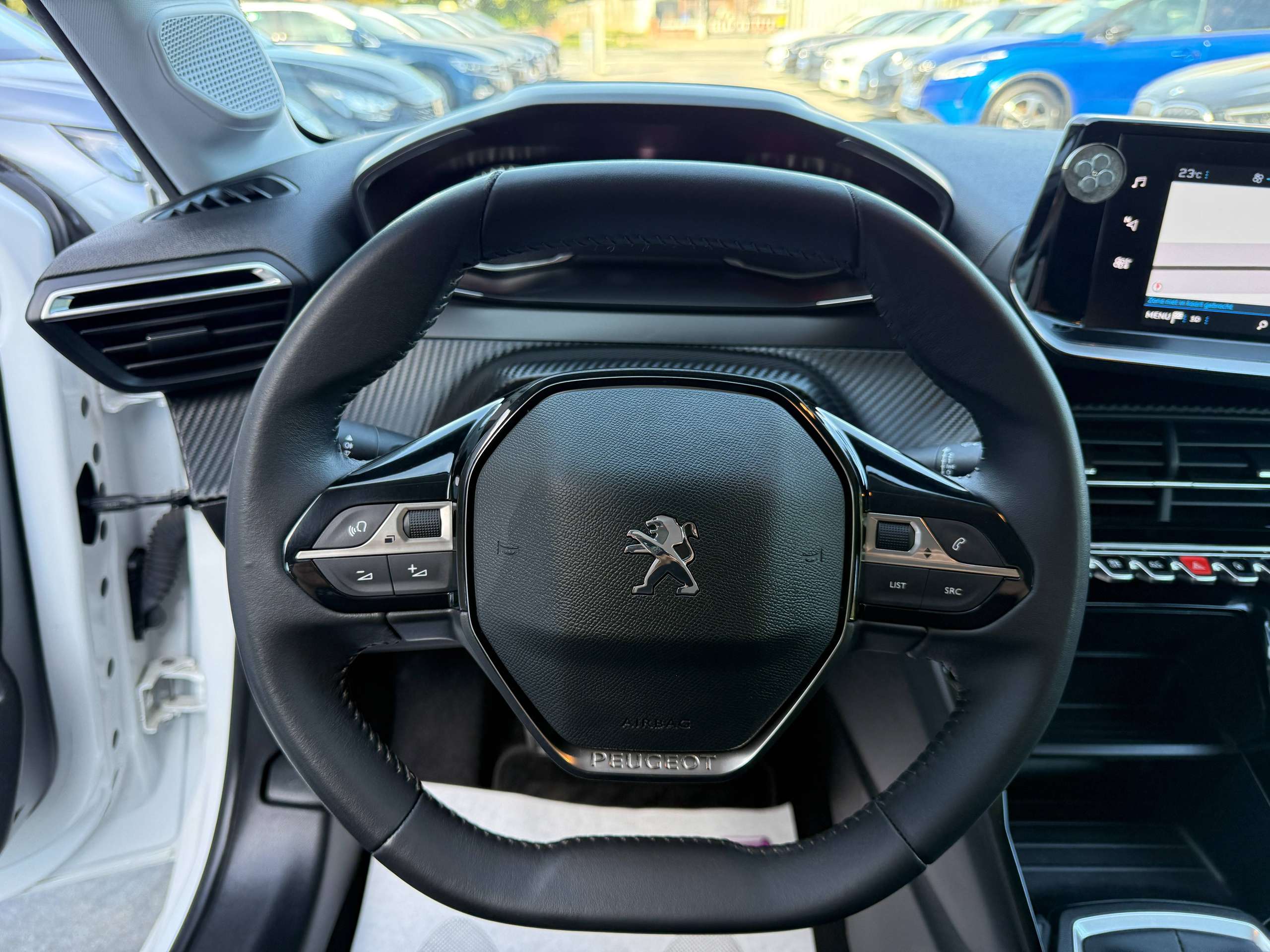 e6470fd4-c6f0-43f6-b226-2584090923c319-peugeot-208-1-2i-navigatie-carplay-lane-assist-bluetooth-parkeersensoren-led-carpass.jpg