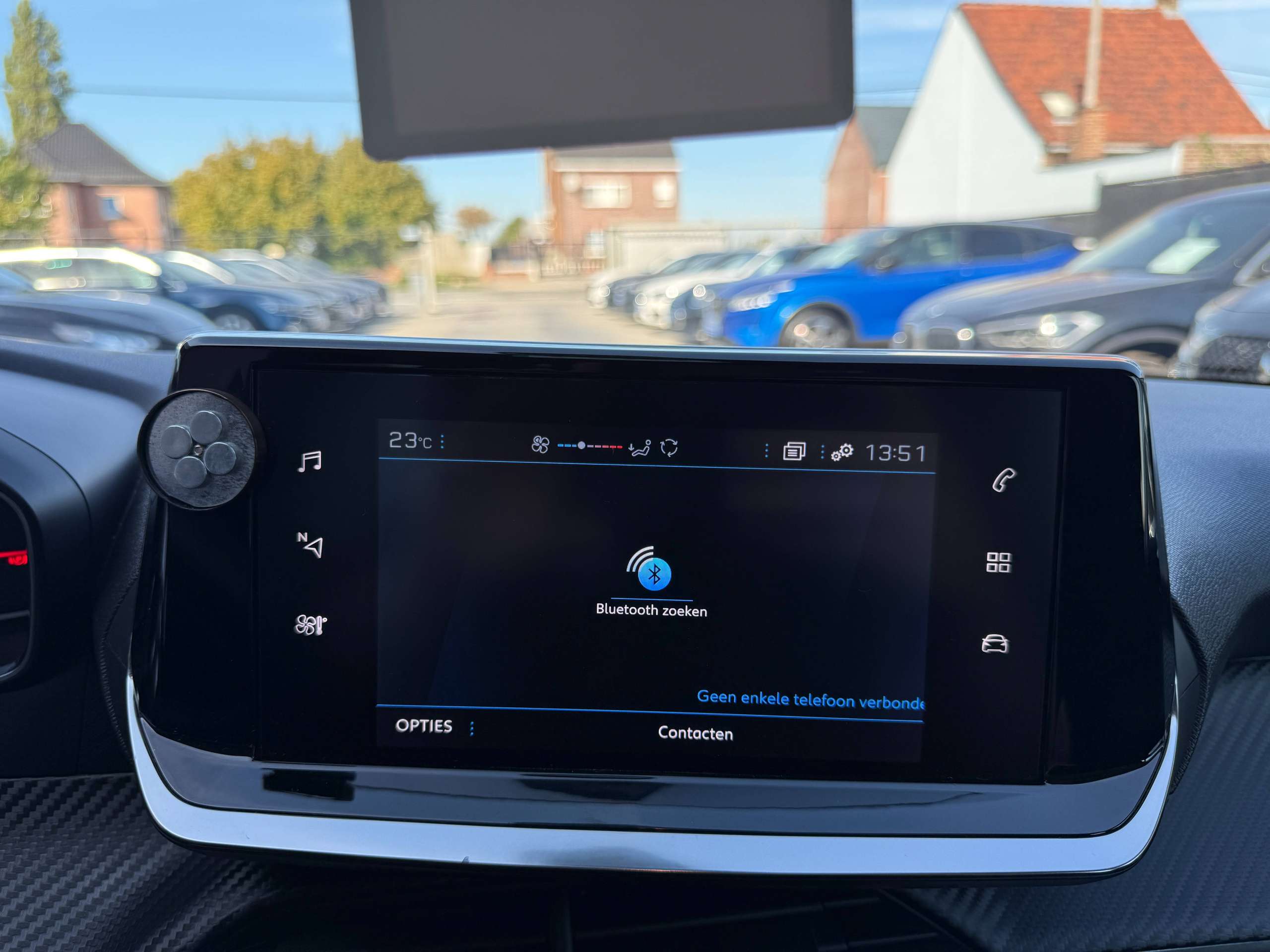 e6470fd4-c6f0-43f6-b226-2584090923c322-peugeot-208-1-2i-navigatie-carplay-lane-assist-bluetooth-parkeersensoren-led-carpass.jpg