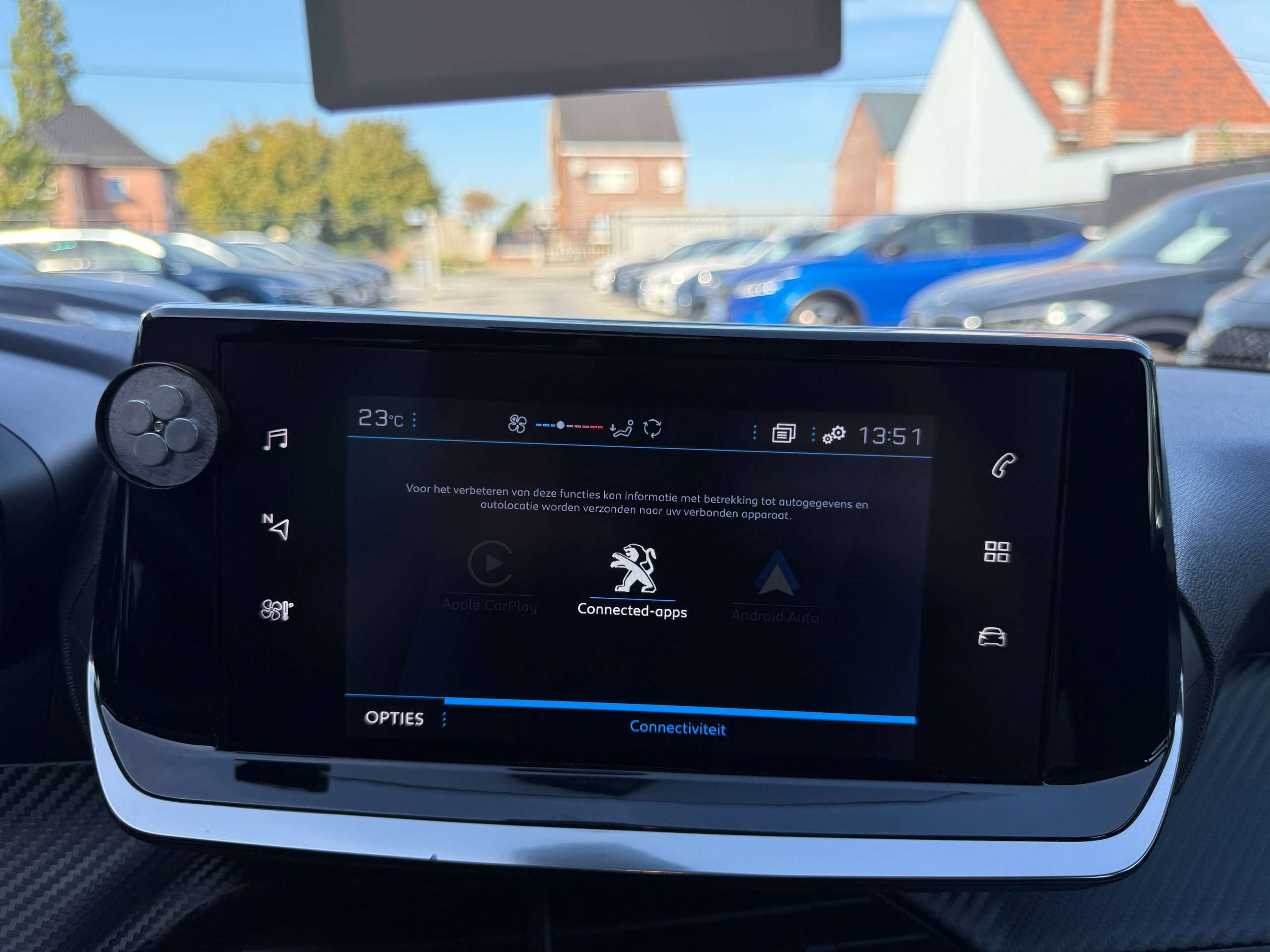e6470fd4-c6f0-43f6-b226-2584090923c323-peugeot-208-1-2i-navigatie-carplay-lane-assist-bluetooth-parkeersensoren-led-carpass.jpg