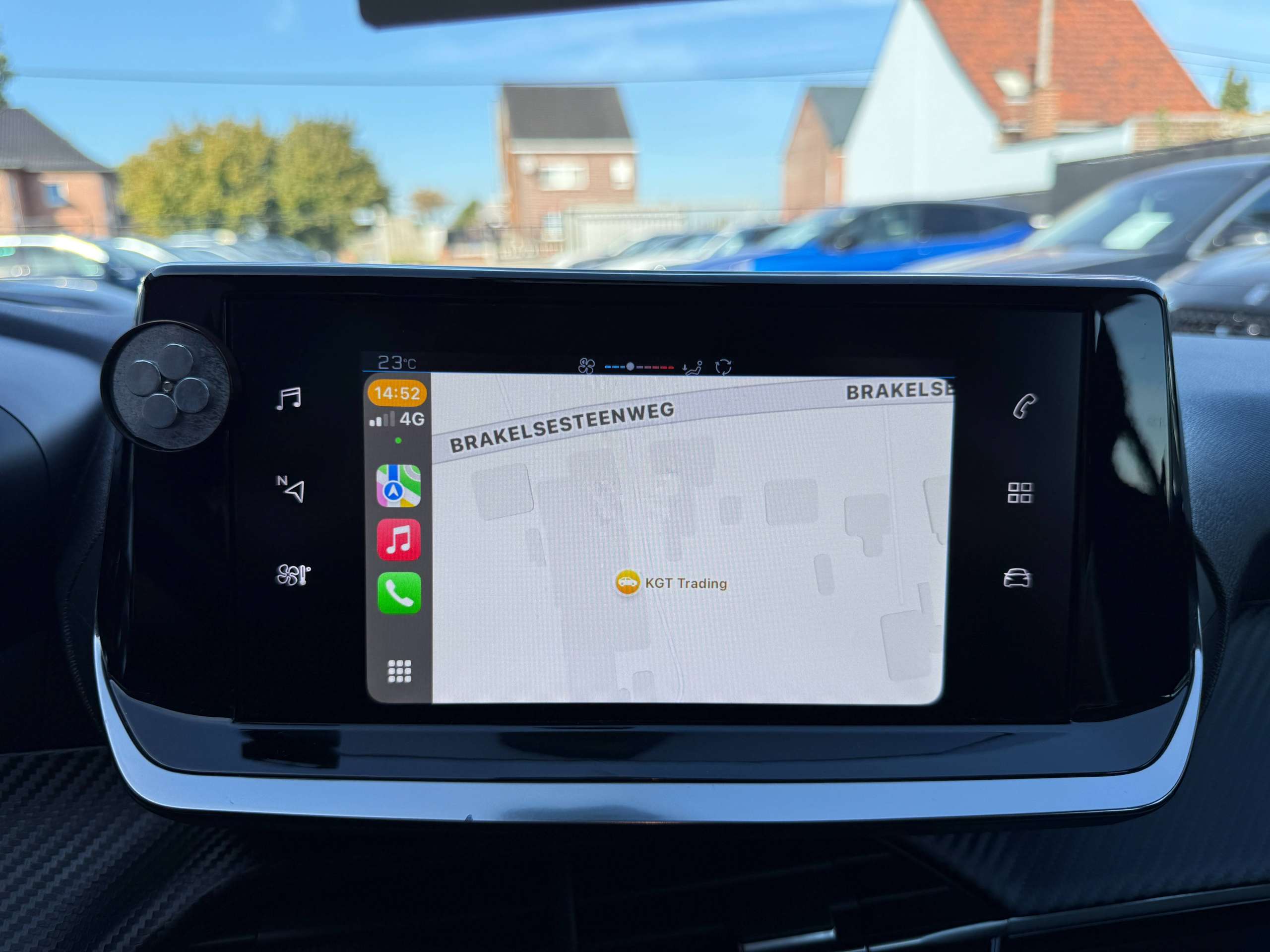 e6470fd4-c6f0-43f6-b226-2584090923c327-peugeot-208-1-2i-navigatie-carplay-lane-assist-bluetooth-parkeersensoren-led-carpass.jpg