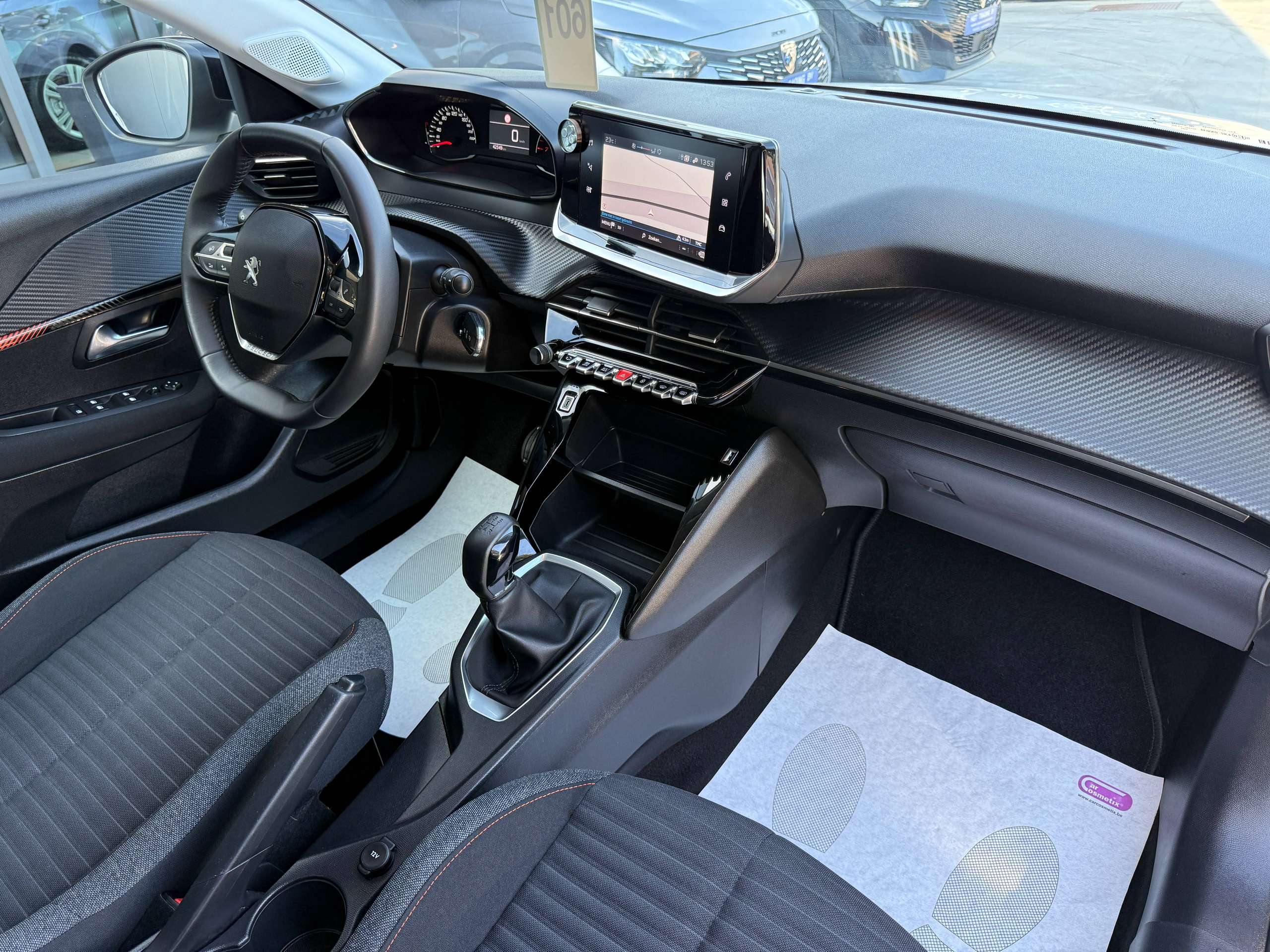e6470fd4-c6f0-43f6-b226-2584090923c329-peugeot-208-1-2i-navigatie-carplay-lane-assist-bluetooth-parkeersensoren-led-carpass.jpg