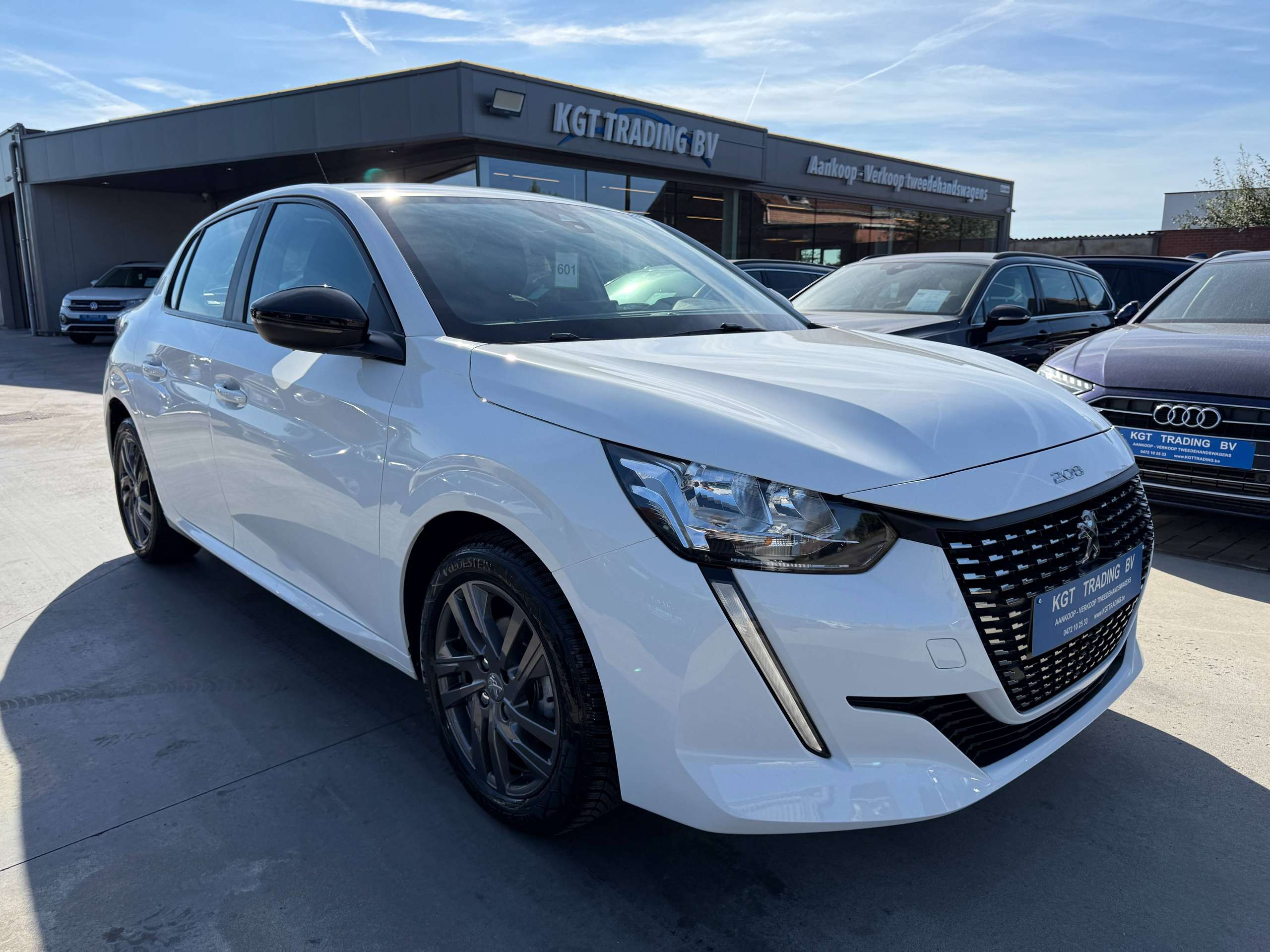 e6470fd4-c6f0-43f6-b226-2584090923c33-peugeot-208-1-2i-navigatie-carplay-lane-assist-bluetooth-parkeersensoren-led-carpass.jpg