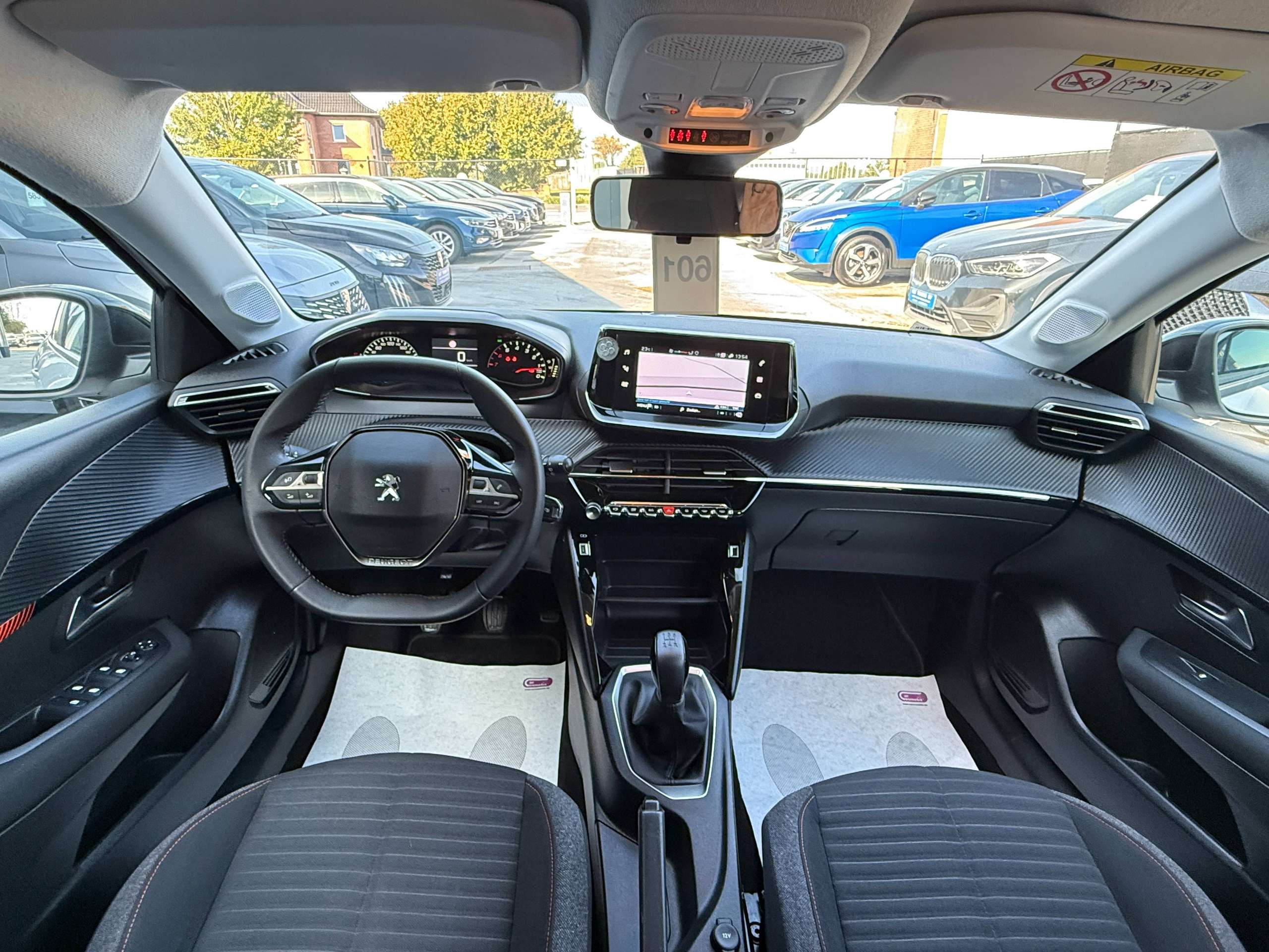 e6470fd4-c6f0-43f6-b226-2584090923c333-peugeot-208-1-2i-navigatie-carplay-lane-assist-bluetooth-parkeersensoren-led-carpass.jpg