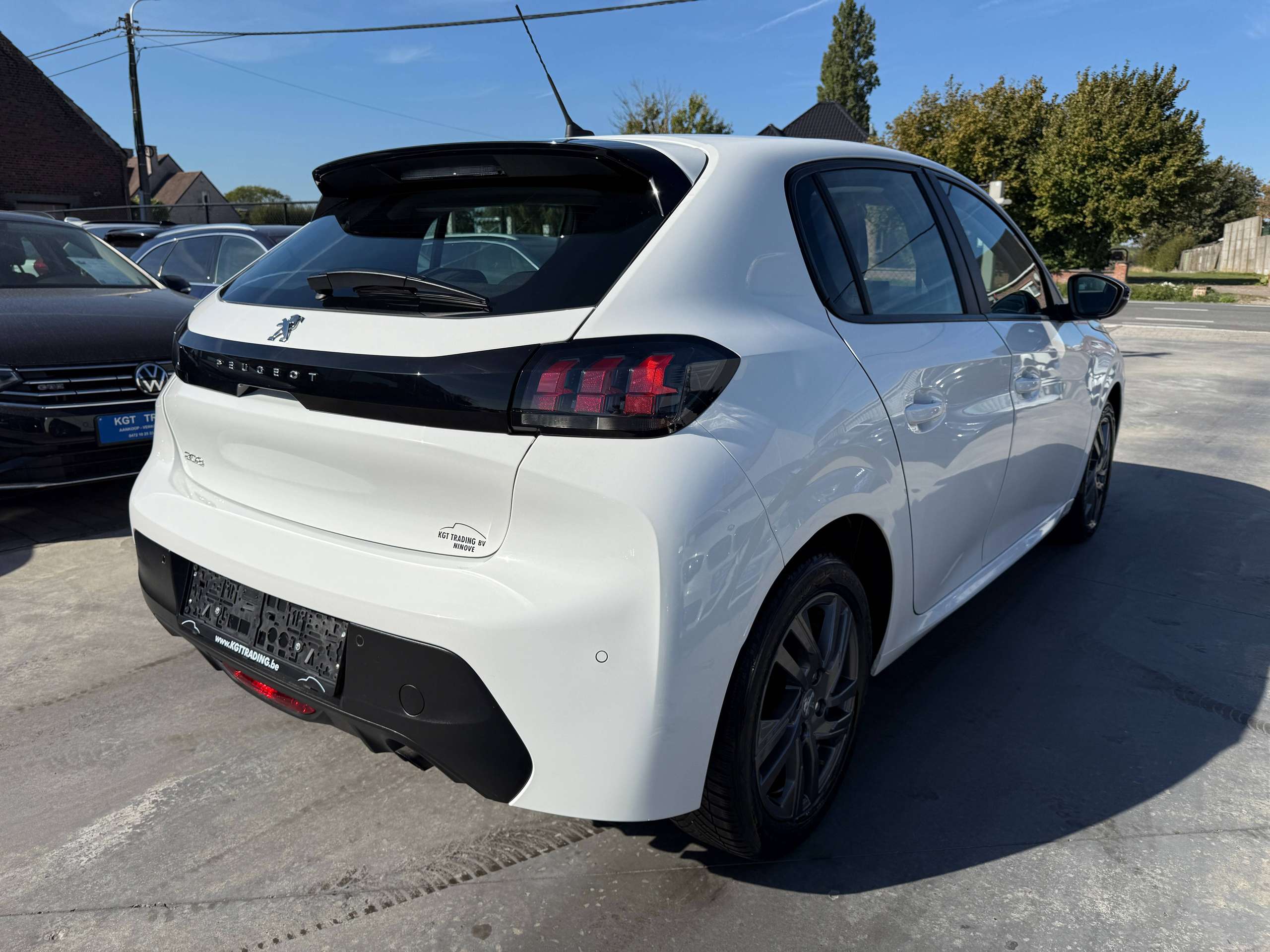 e6470fd4-c6f0-43f6-b226-2584090923c35-peugeot-208-1-2i-navigatie-carplay-lane-assist-bluetooth-parkeersensoren-led-carpass.jpg