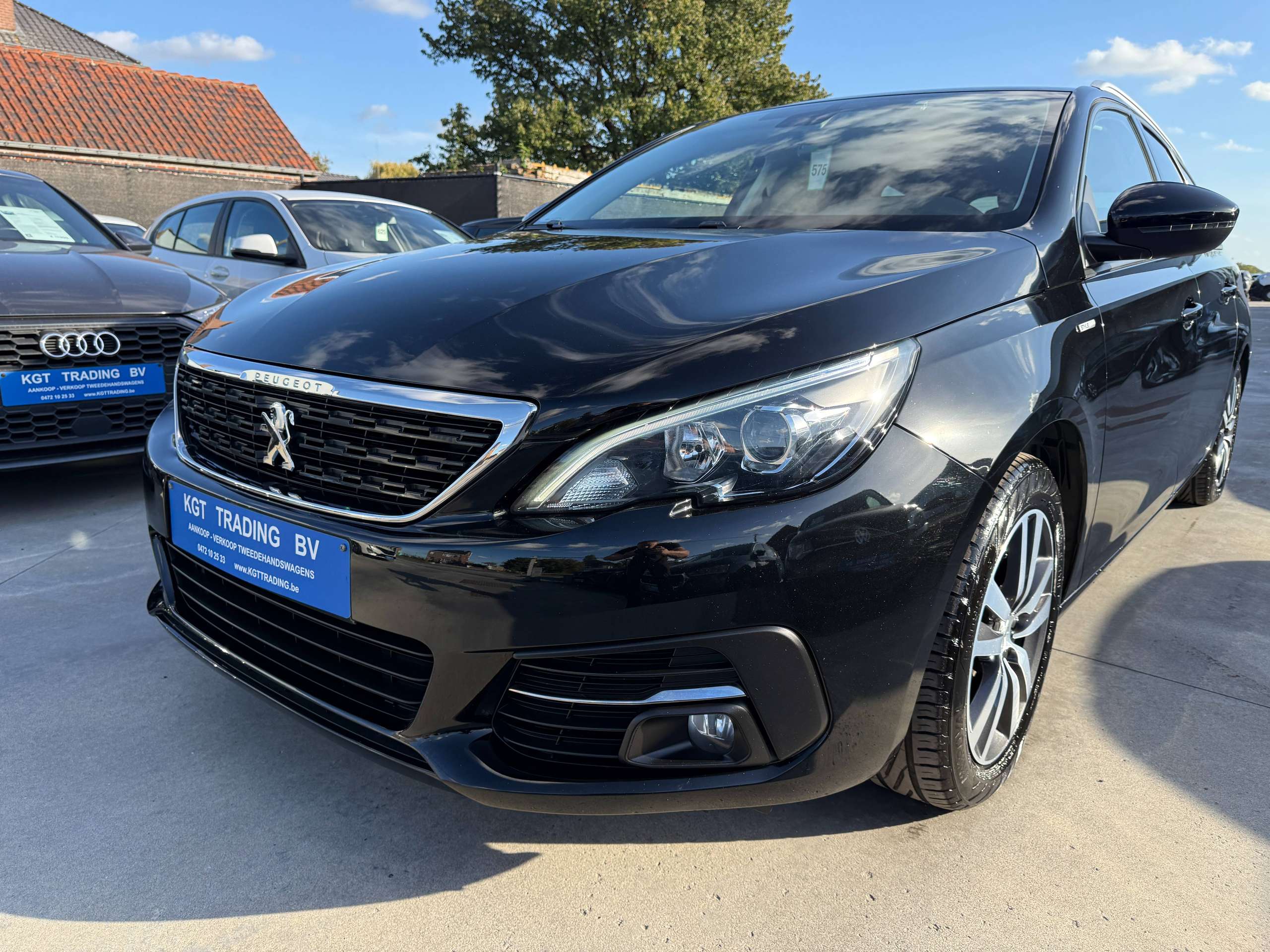 f73d776a-041e-42ea-b2a3-8bff8f3a6f4010-peugeot-308-sw-1-2i-110pk-navigatie-camera-virtual-cockpit-carplay-led-alu-pdc-trekhaak.jpg