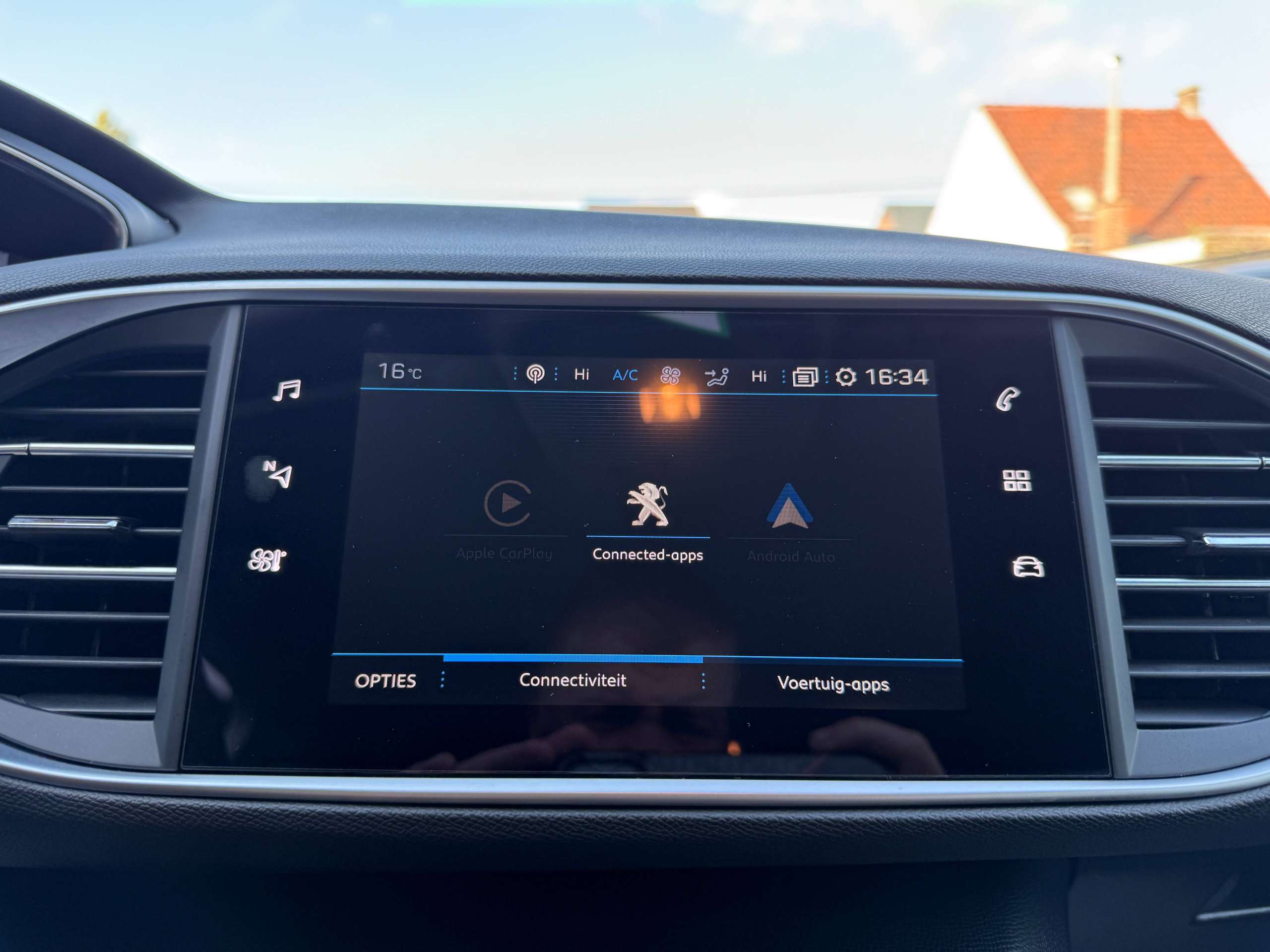 f73d776a-041e-42ea-b2a3-8bff8f3a6f4022-peugeot-308-sw-1-2i-110pk-navigatie-camera-virtual-cockpit-carplay-led-alu-pdc-trekhaak.jpg