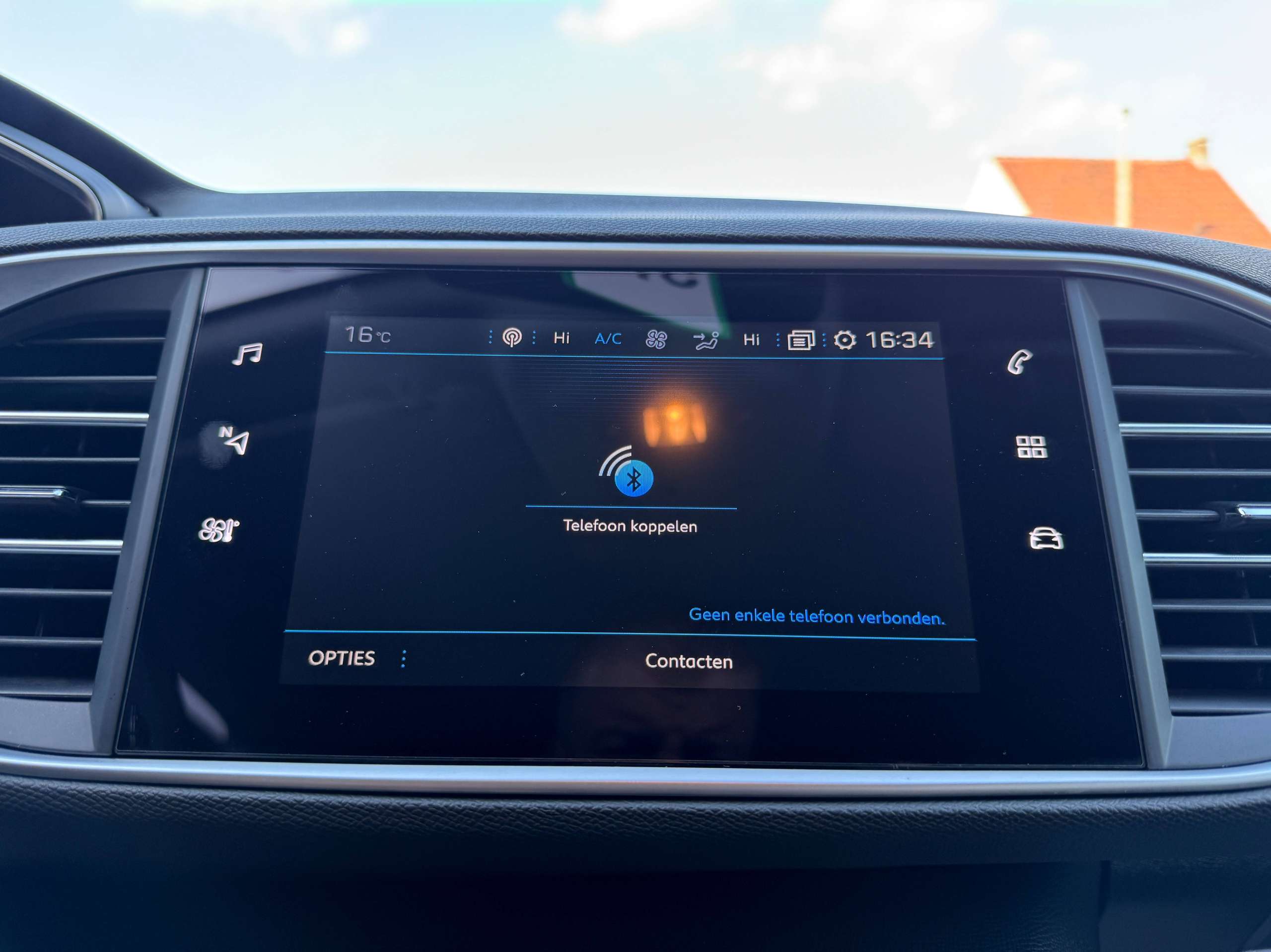 f73d776a-041e-42ea-b2a3-8bff8f3a6f4023-peugeot-308-sw-1-2i-110pk-navigatie-camera-virtual-cockpit-carplay-led-alu-pdc-trekhaak.jpg