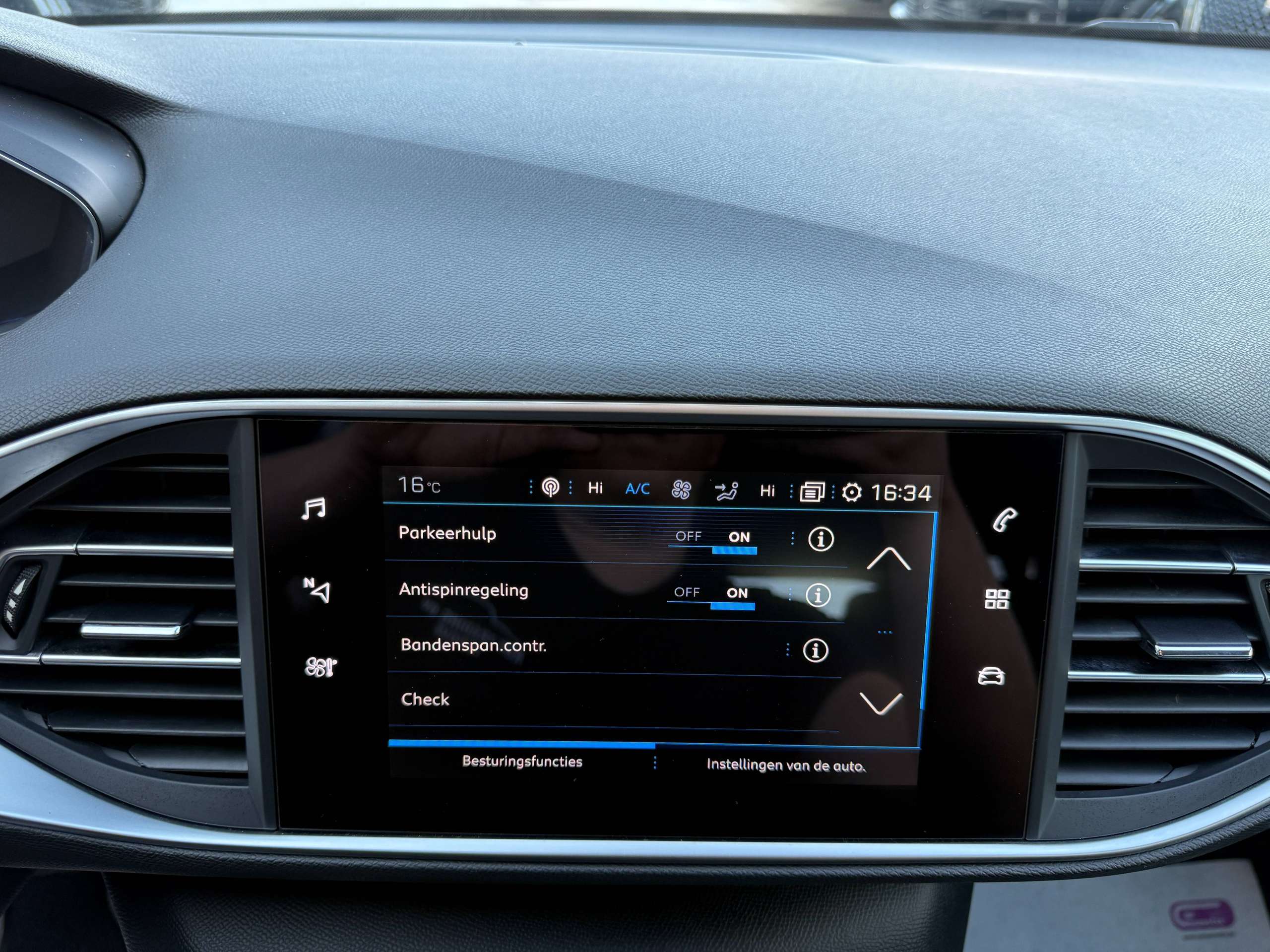 f73d776a-041e-42ea-b2a3-8bff8f3a6f4024-peugeot-308-sw-1-2i-110pk-navigatie-camera-virtual-cockpit-carplay-led-alu-pdc-trekhaak.jpg