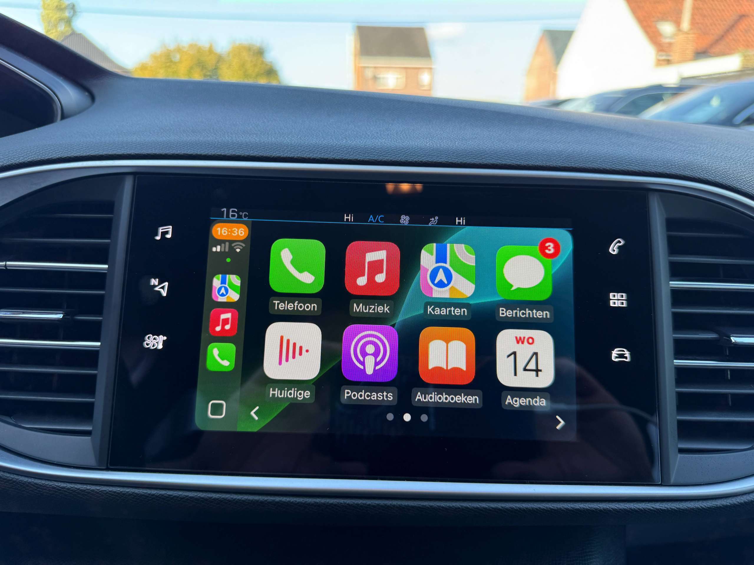 f73d776a-041e-42ea-b2a3-8bff8f3a6f4025-peugeot-308-sw-1-2i-110pk-navigatie-camera-virtual-cockpit-carplay-led-alu-pdc-trekhaak.jpg