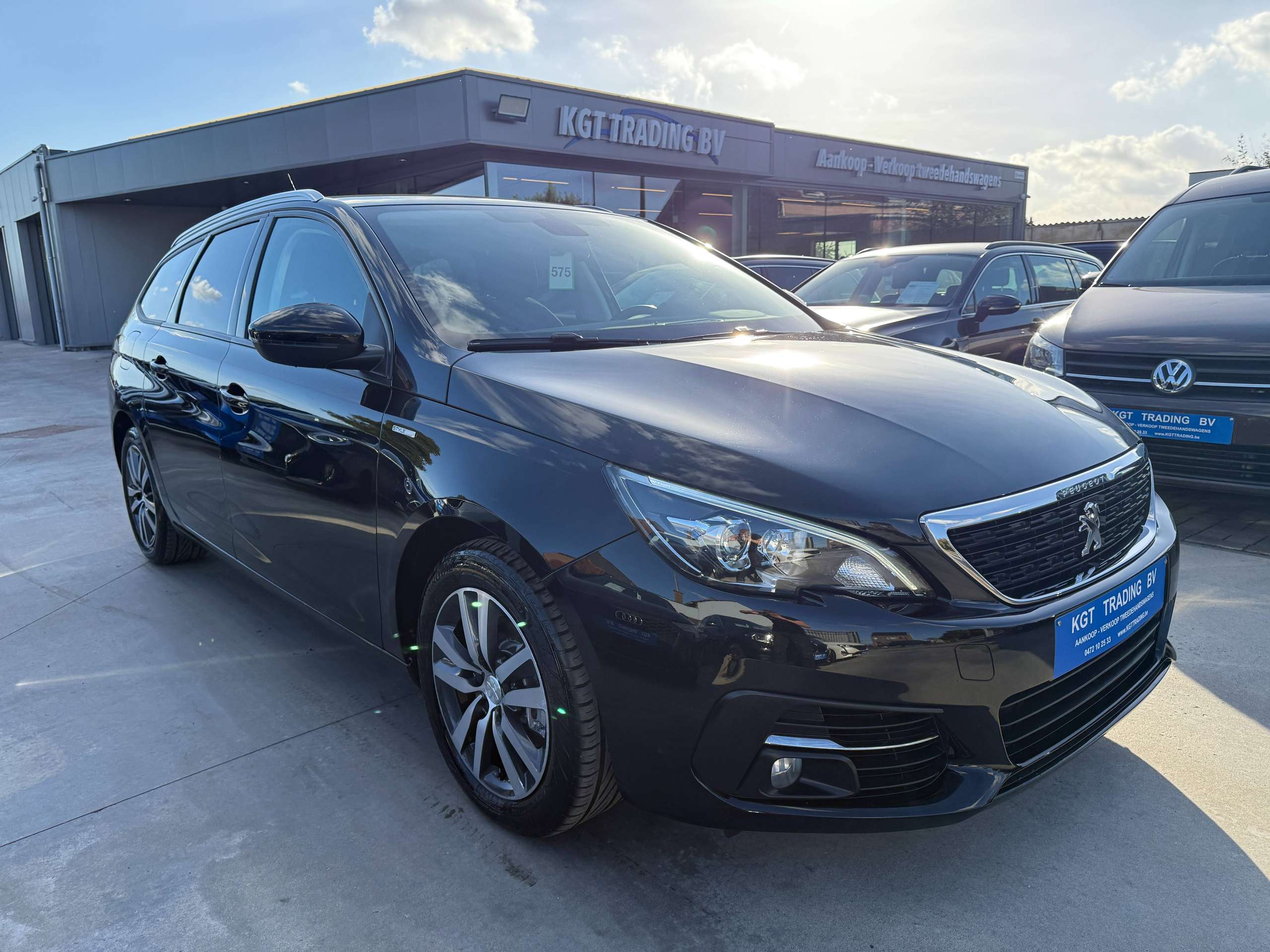 f73d776a-041e-42ea-b2a3-8bff8f3a6f403-peugeot-308-sw-1-2i-110pk-navigatie-camera-virtual-cockpit-carplay-led-alu-pdc-trekhaak.jpg