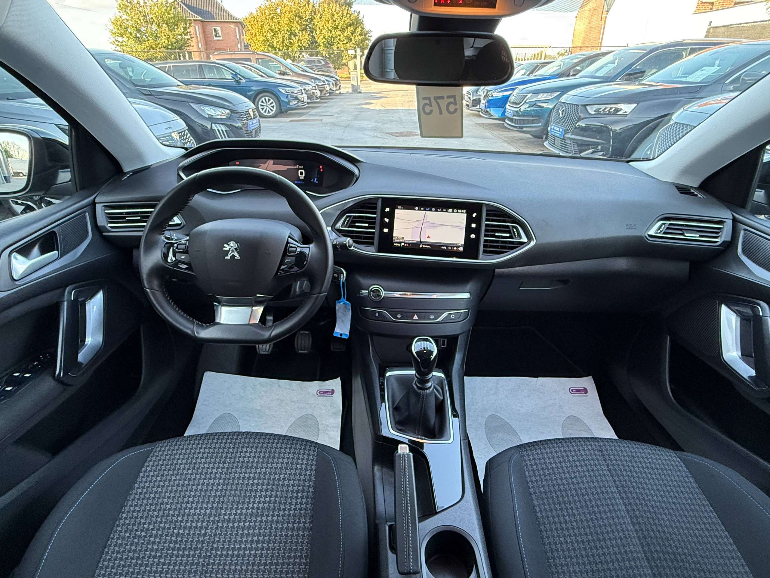 f73d776a-041e-42ea-b2a3-8bff8f3a6f4032-peugeot-308-sw-1-2i-110pk-navigatie-camera-virtual-cockpit-carplay-led-alu-pdc-trekhaak.jpg