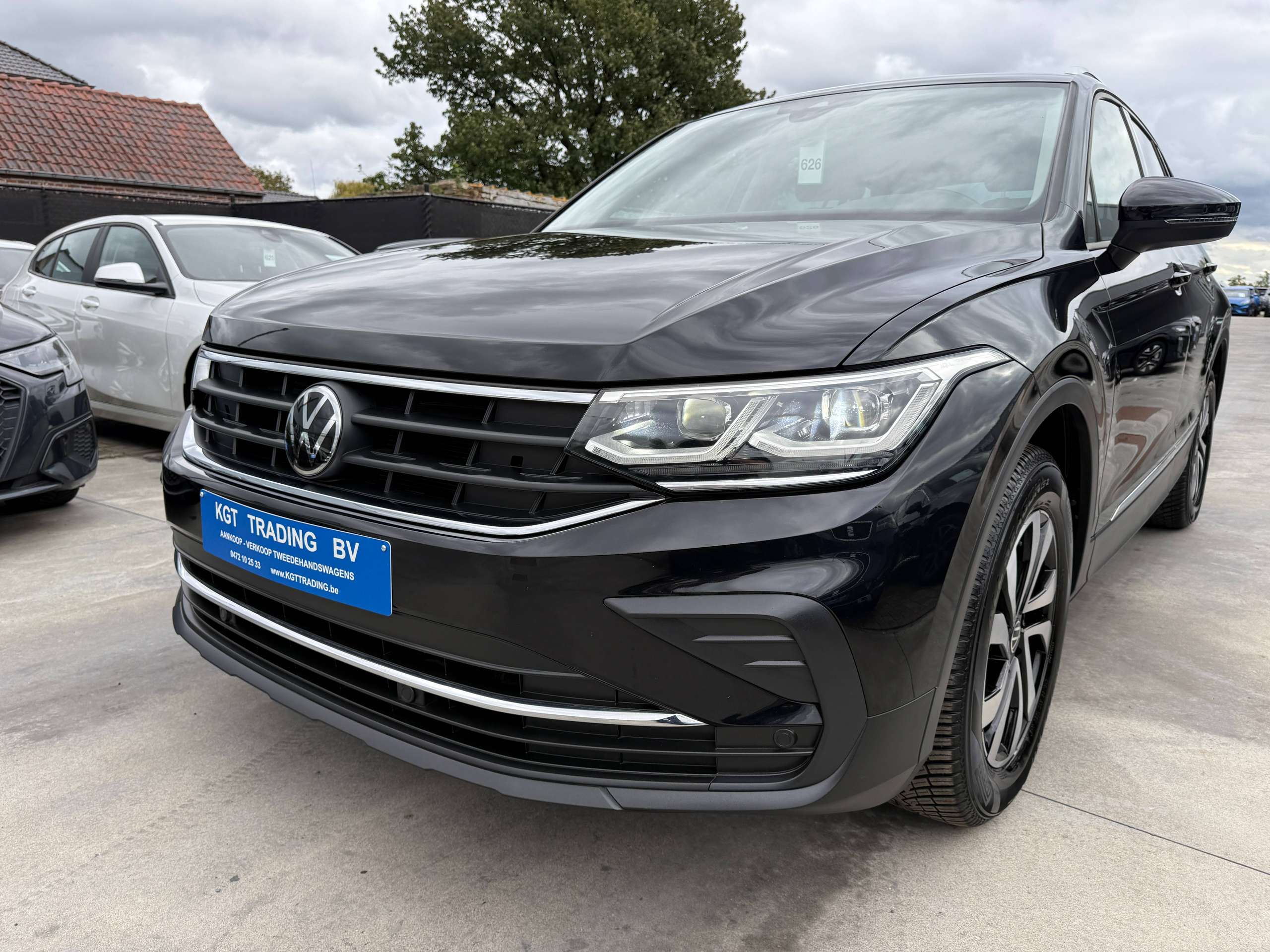 f7cf24af-1b31-4b54-90cb-dc601935825010-volkswagen-tiguan-1-5-tsi-150pk-facelift-navigatie-virtual-harman-kardon-camera-trekhaak-full-led-pdc-alu.jpg